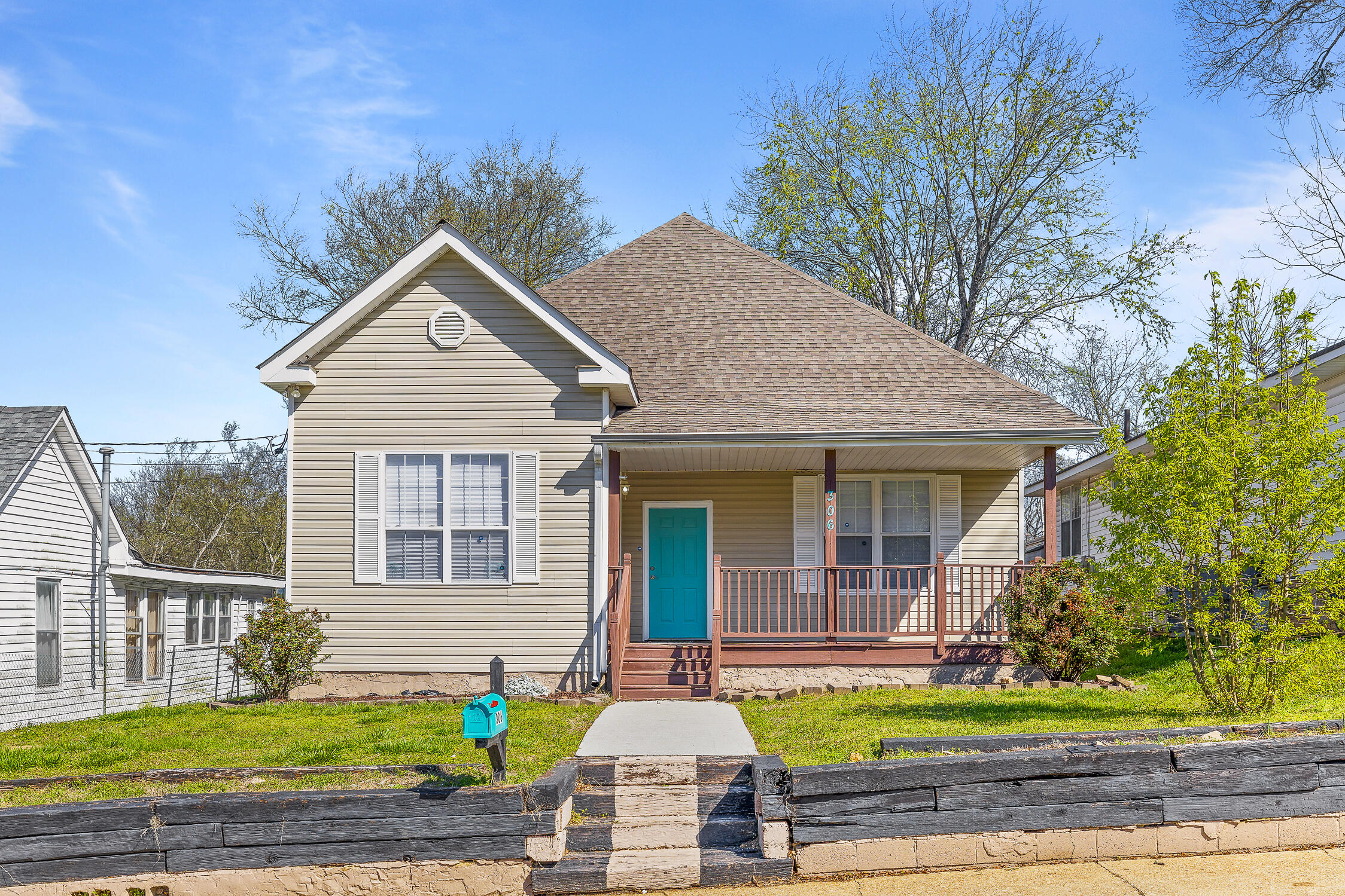 306 E Gordon Ave