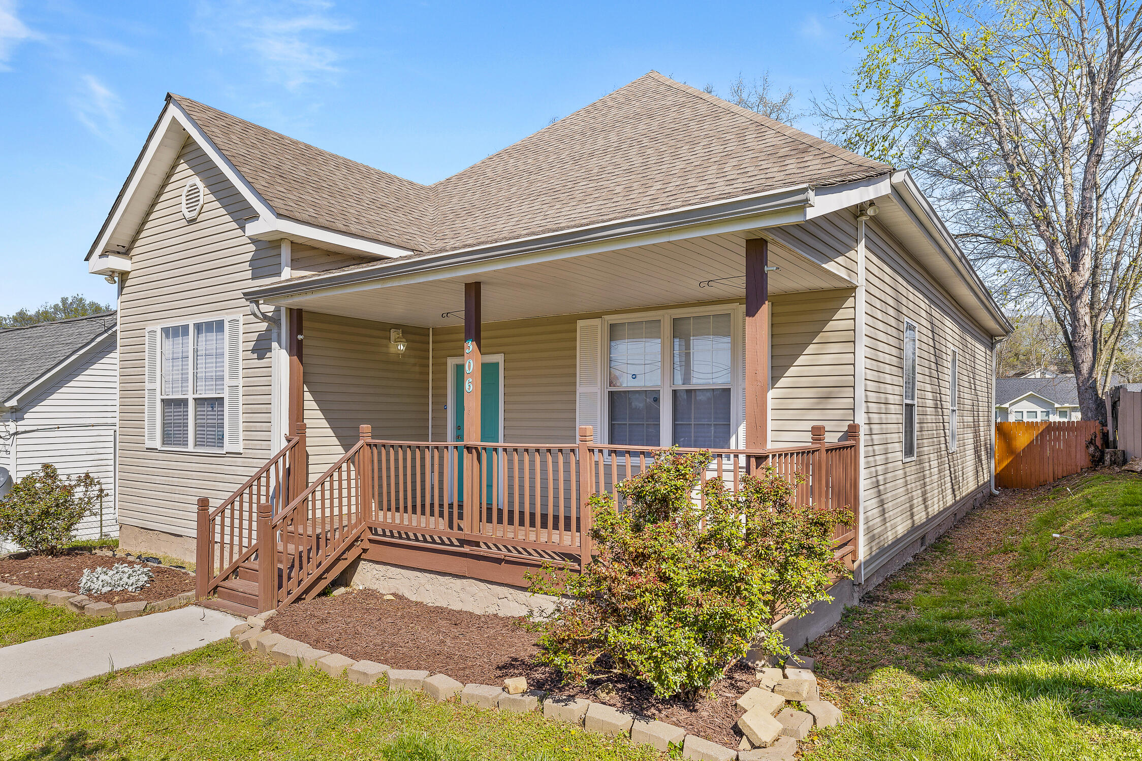 306 E Gordon Ave