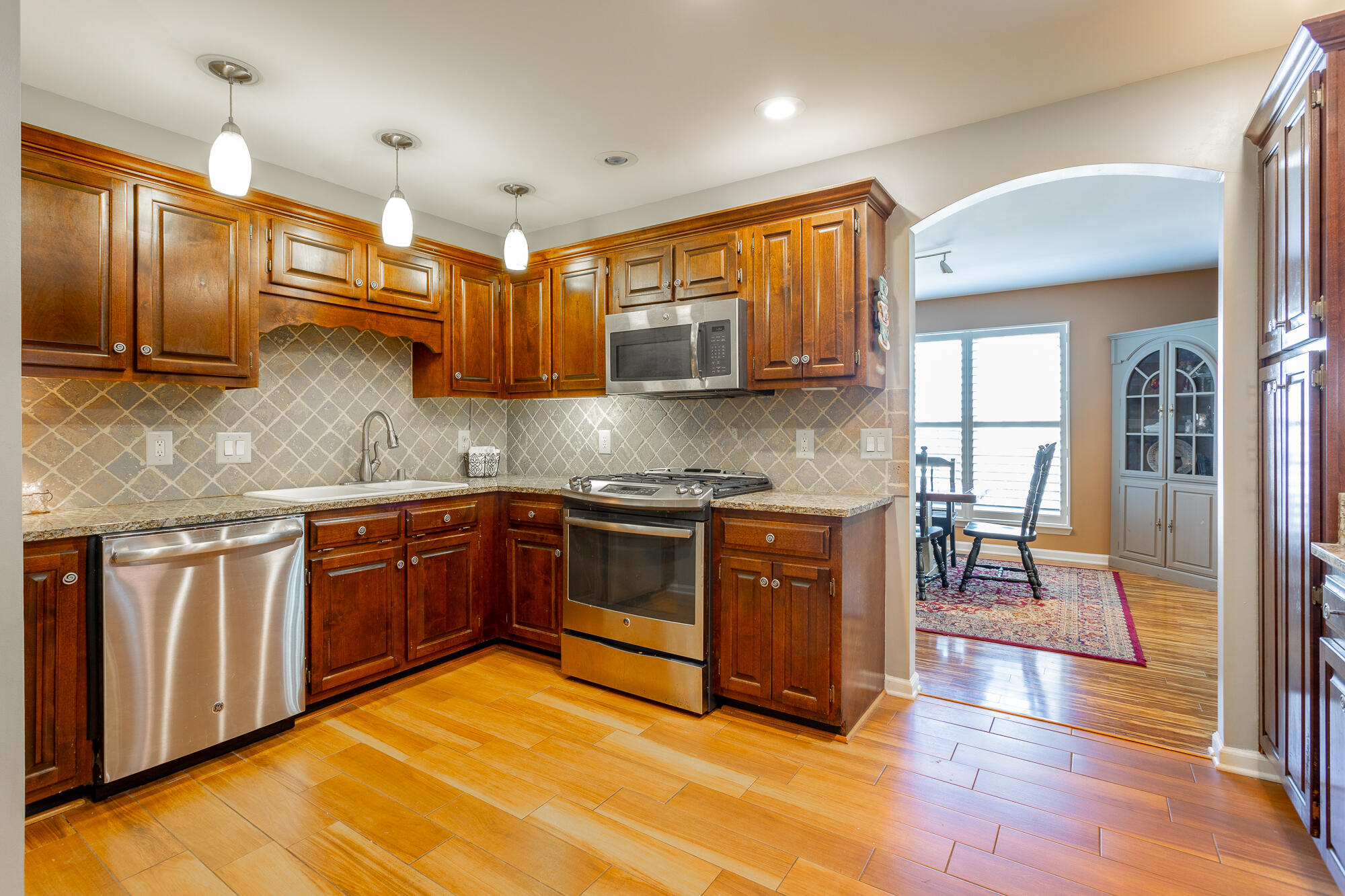 2421 Royal Fern Tr