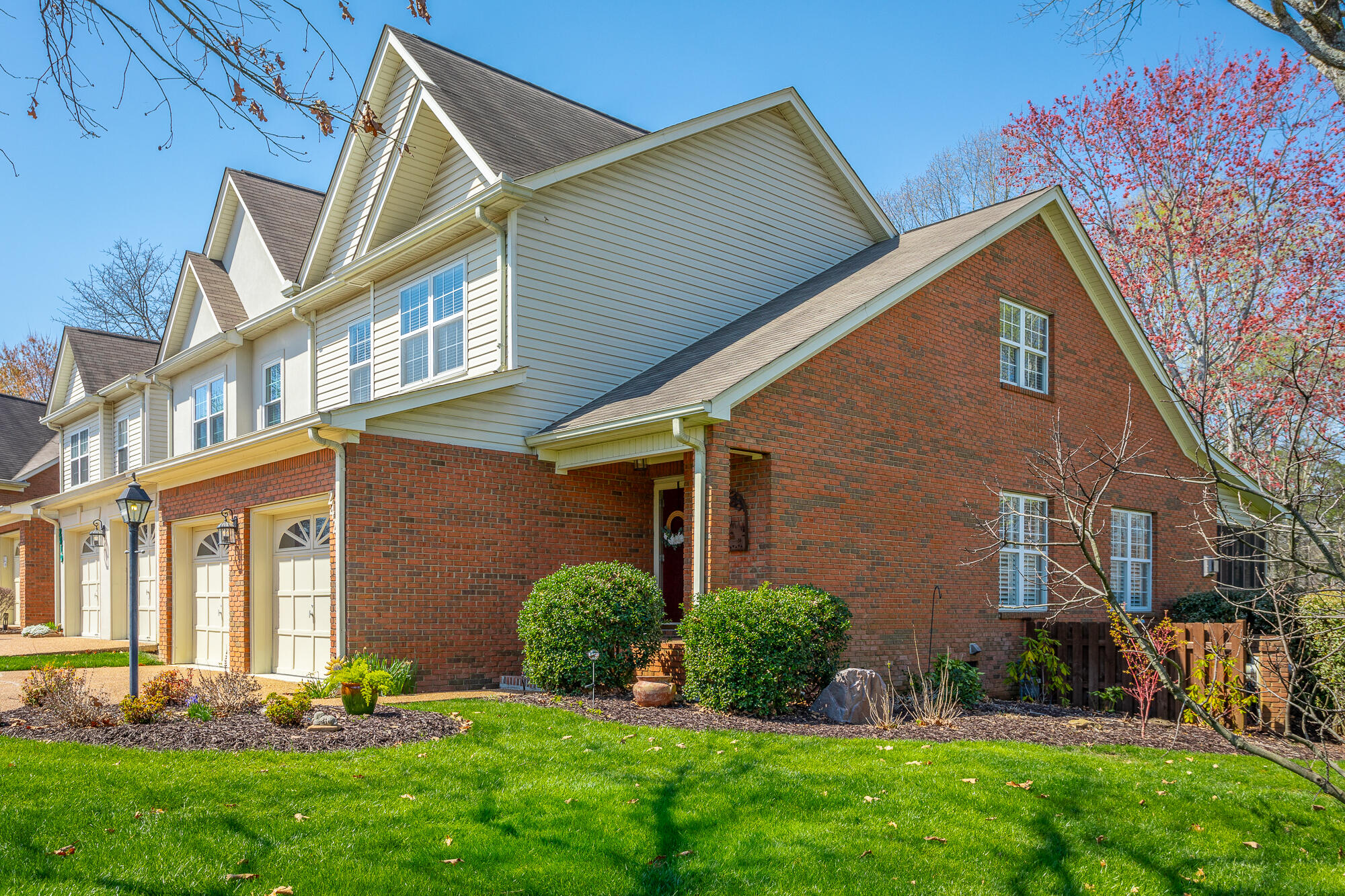 2421 Royal Fern Tr