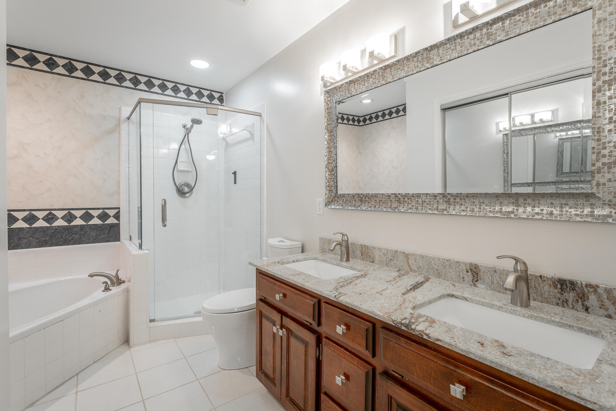 2421 Royal Fern Tr