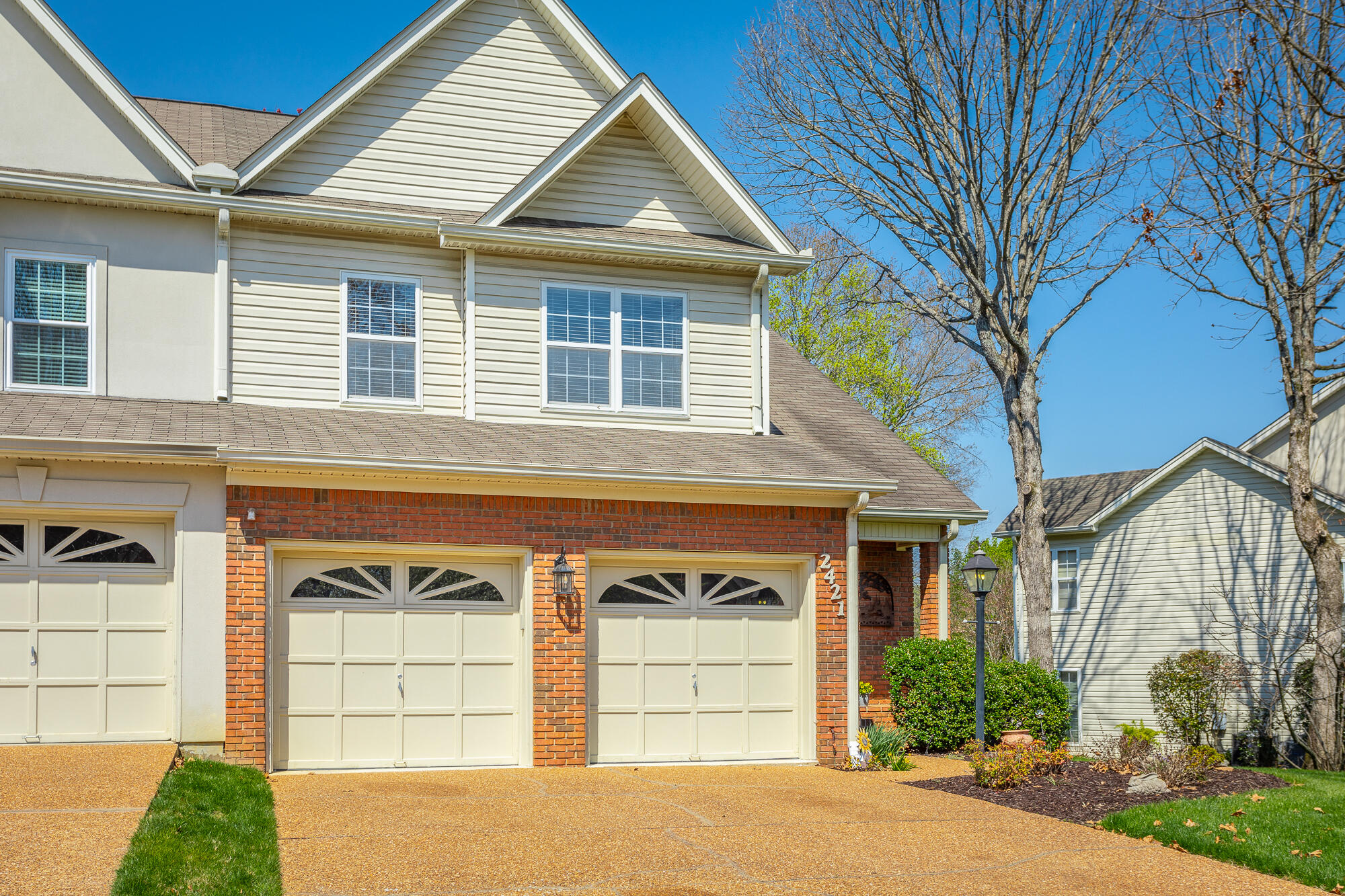 2421 Royal Fern Tr