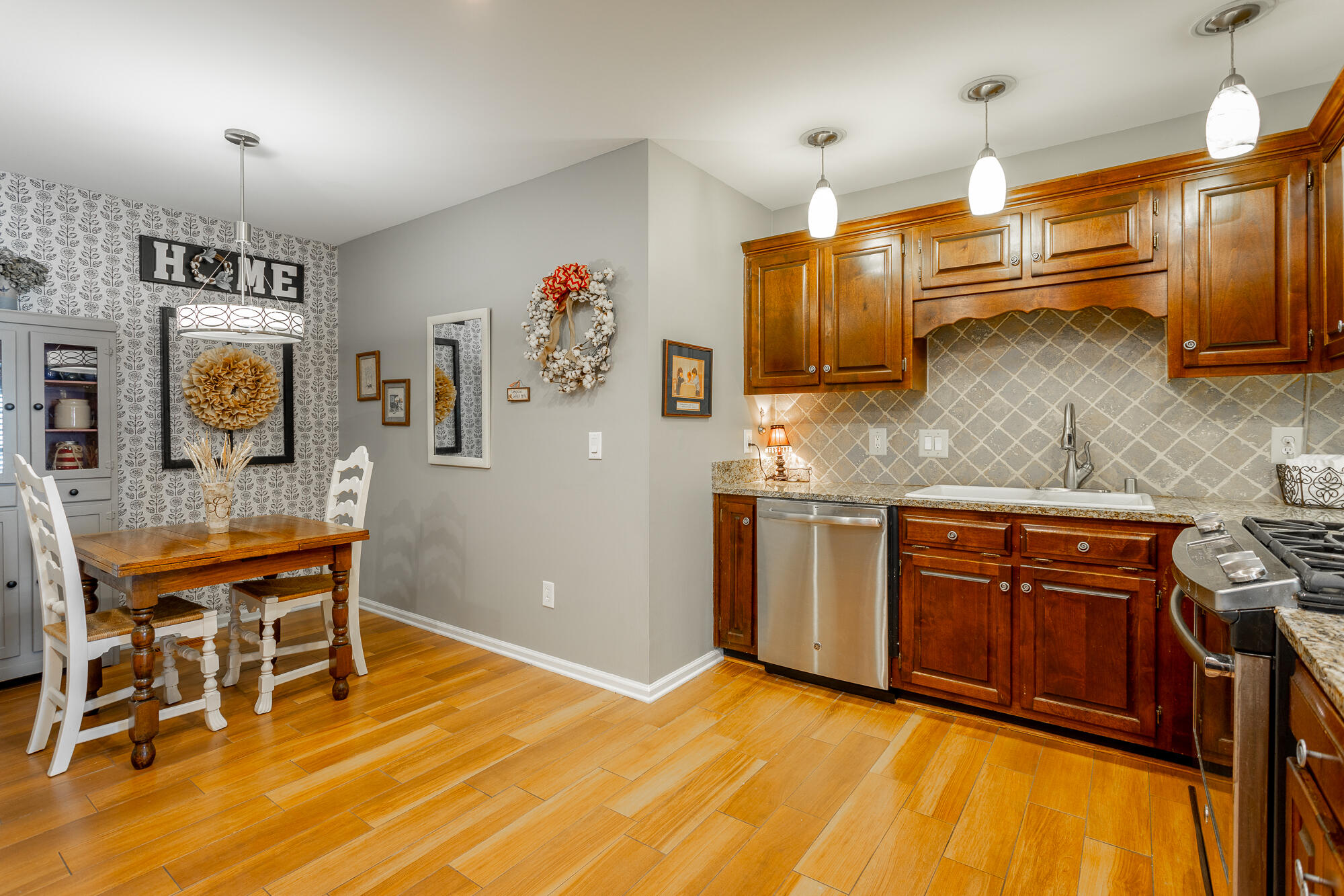 2421 Royal Fern Tr