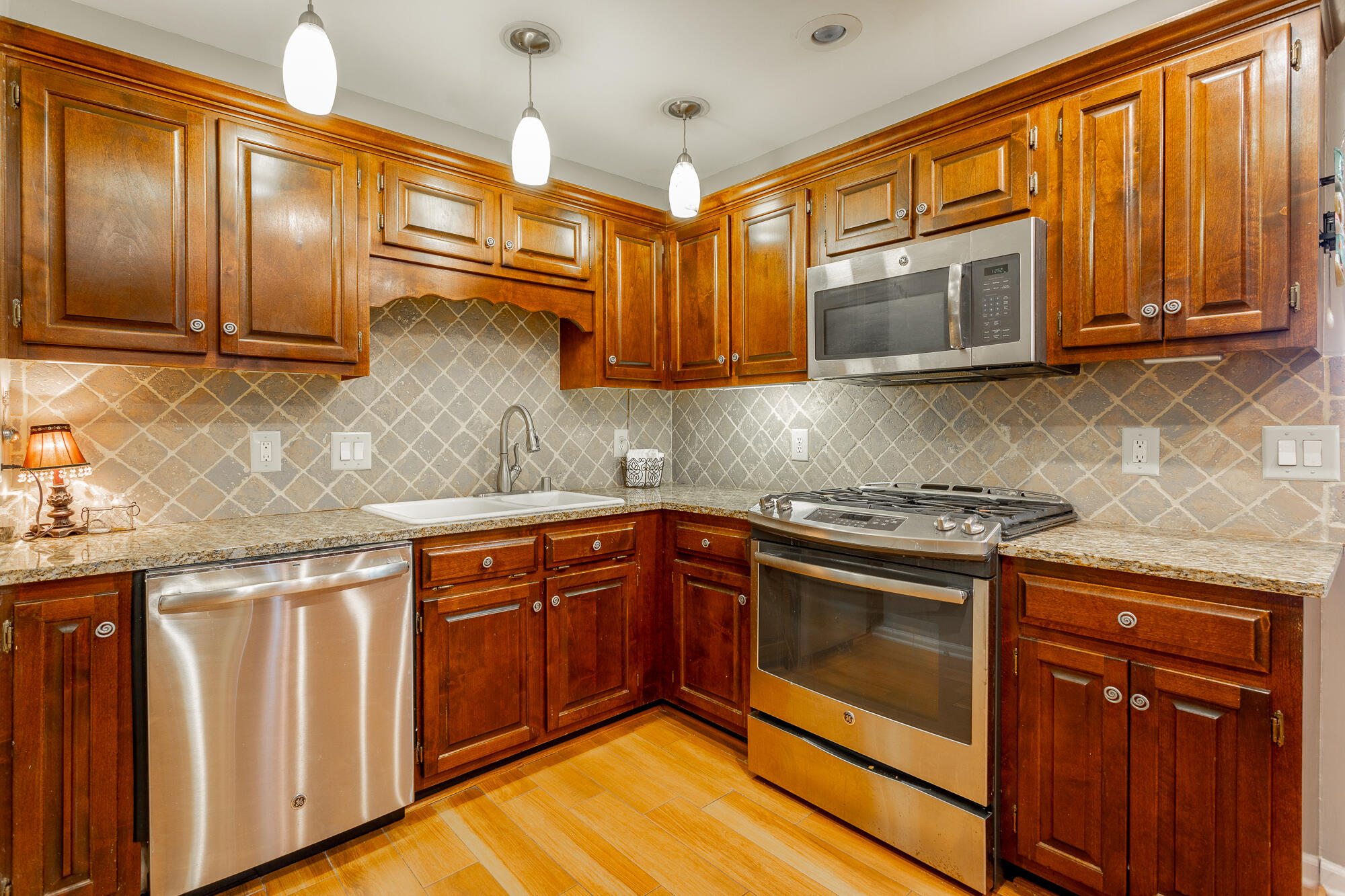 2421 Royal Fern Tr