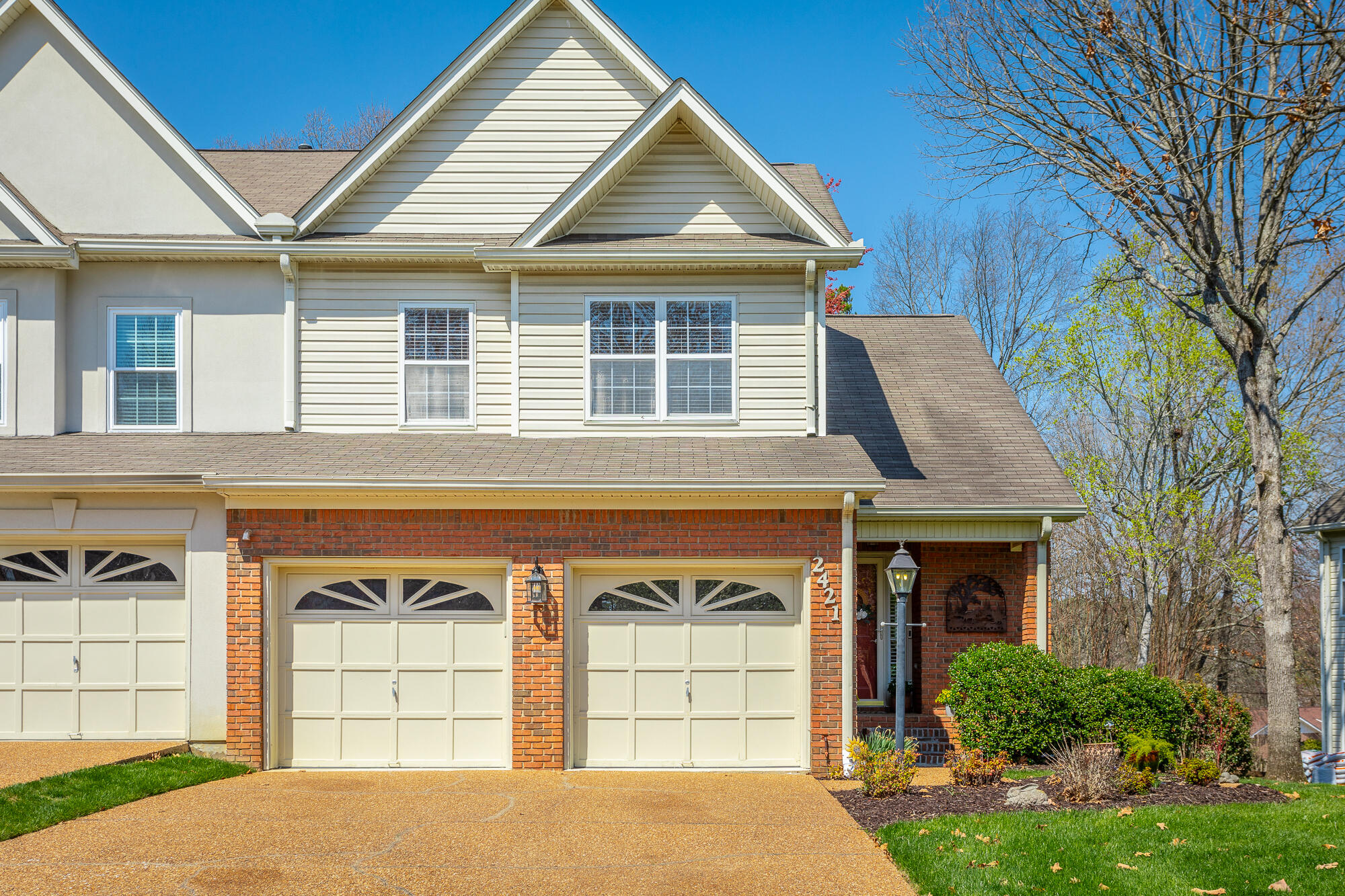 2421 Royal Fern Tr