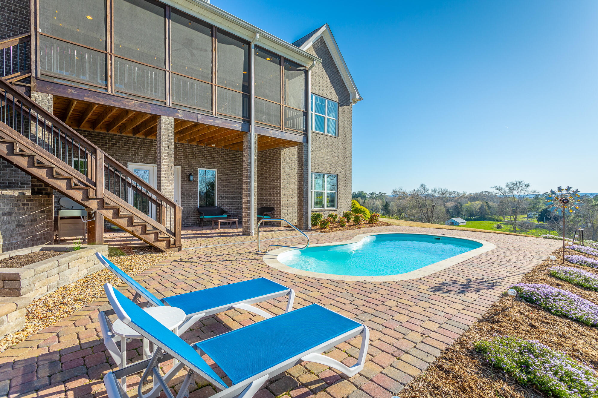 165 Overlook Dr