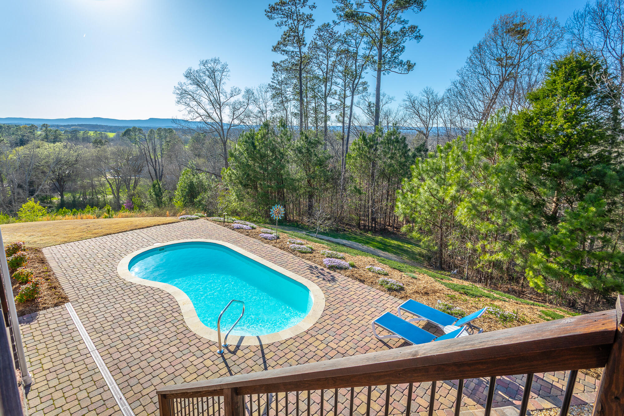 165 Overlook Dr