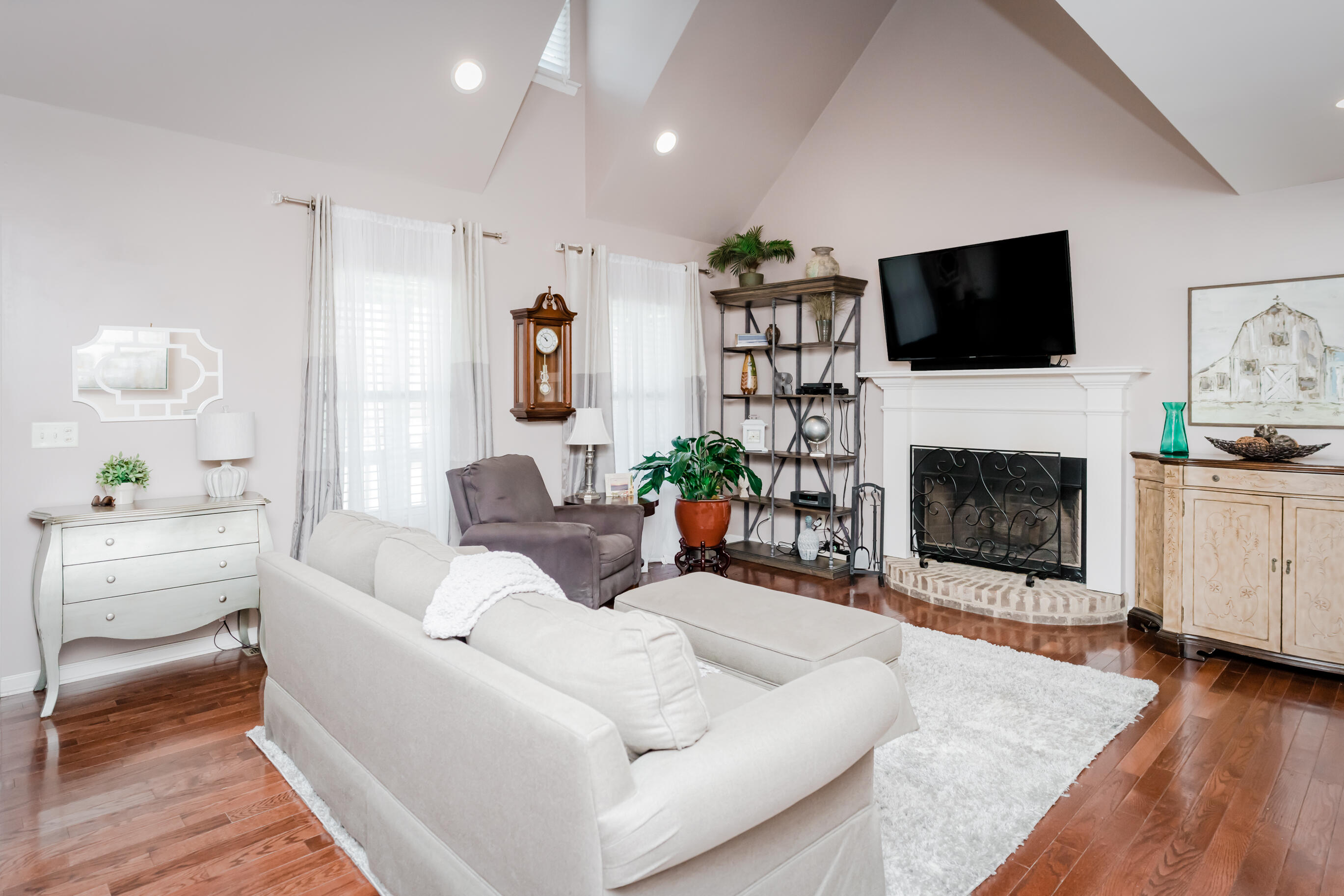 7097 Maple Leaf Lane