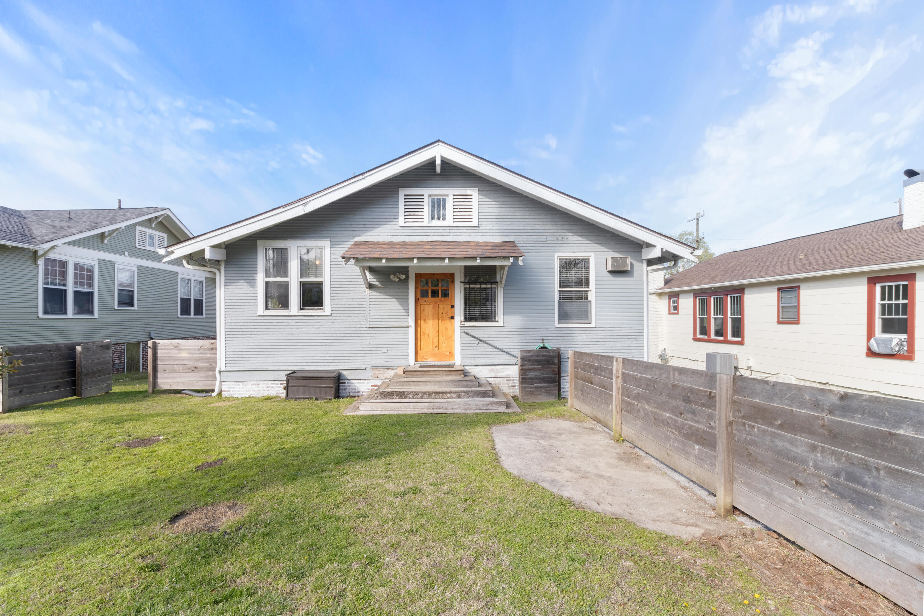 1702 Bennett Ave