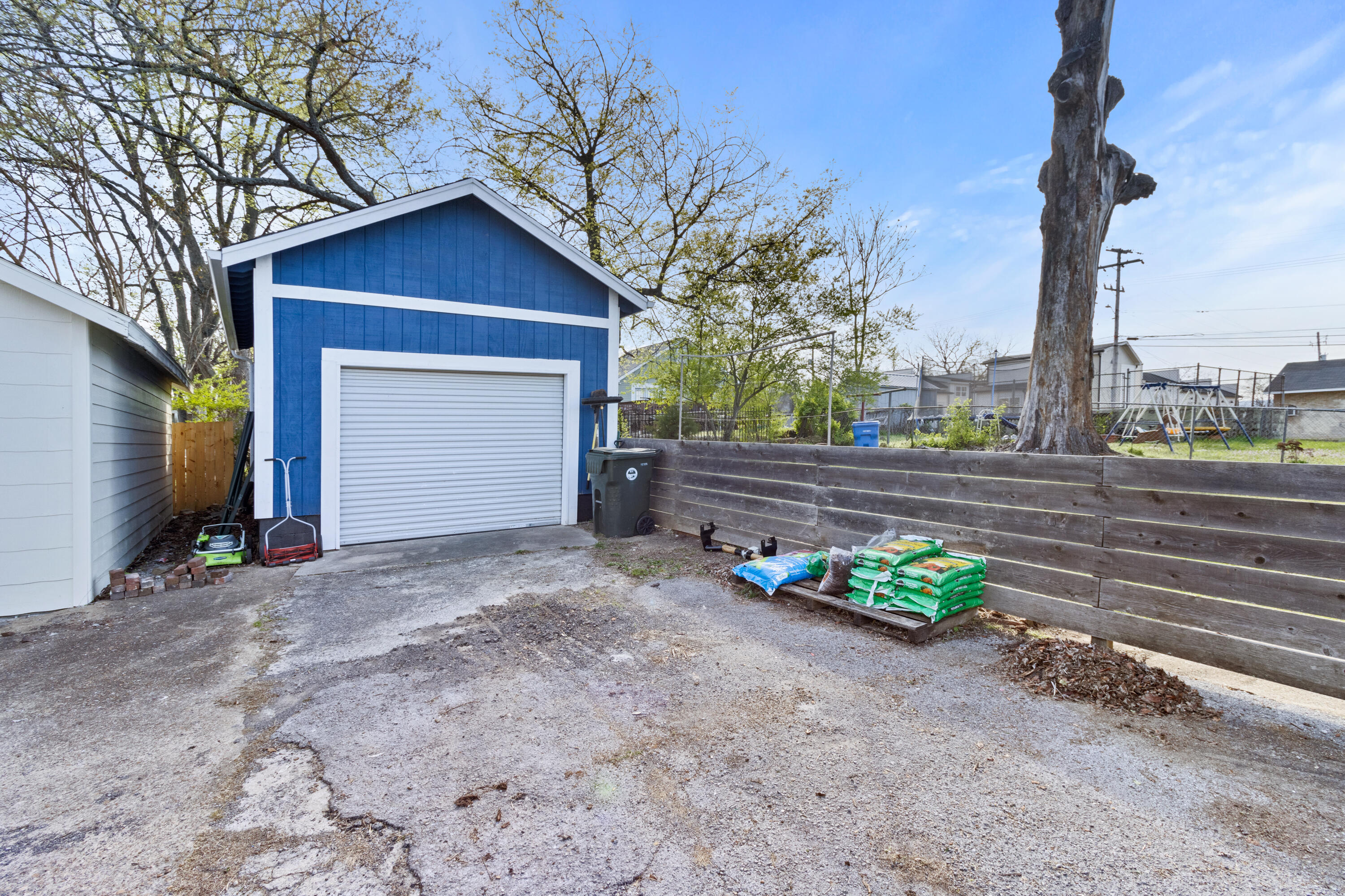 1702 Bennett Ave