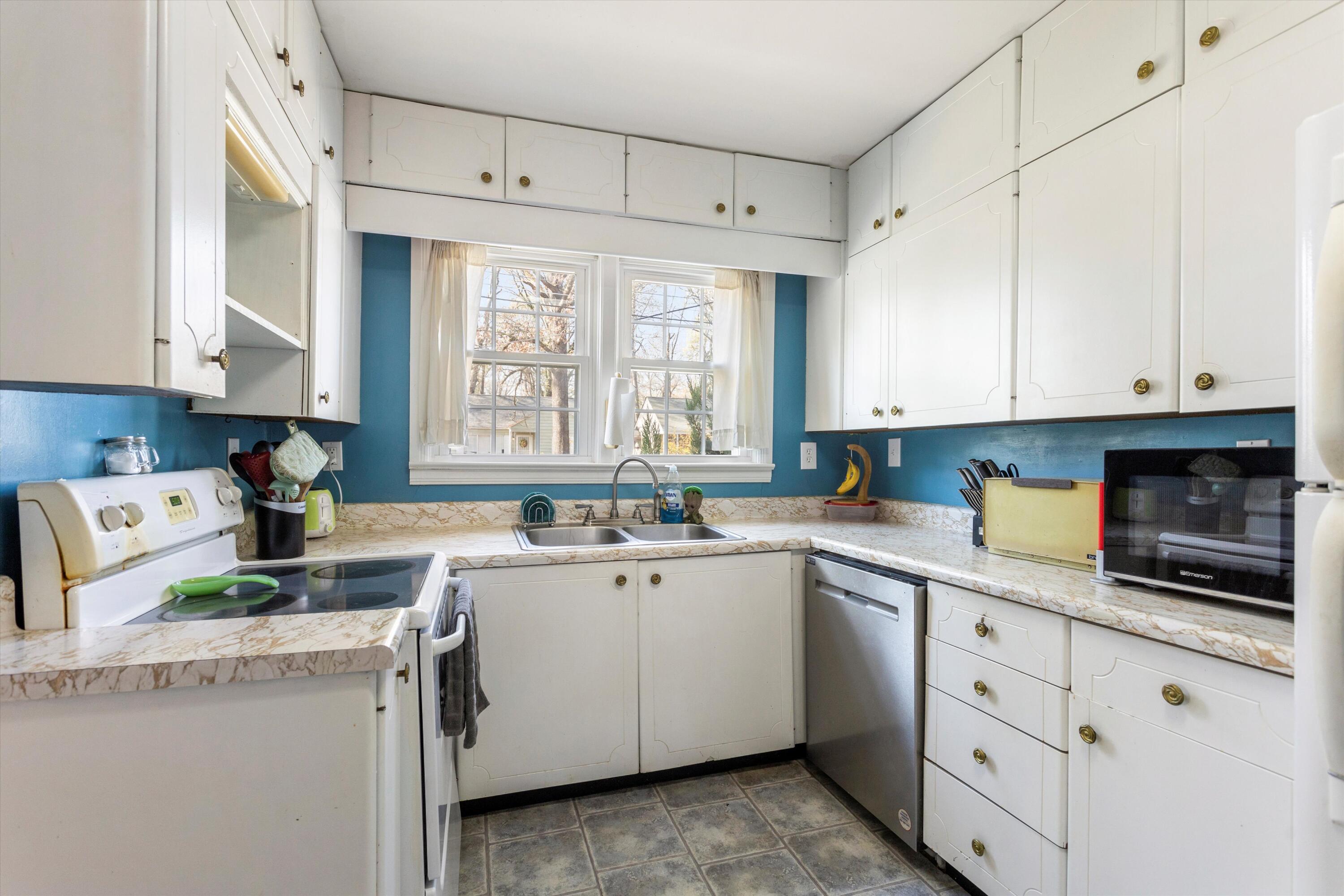 4707 Colonial Dr