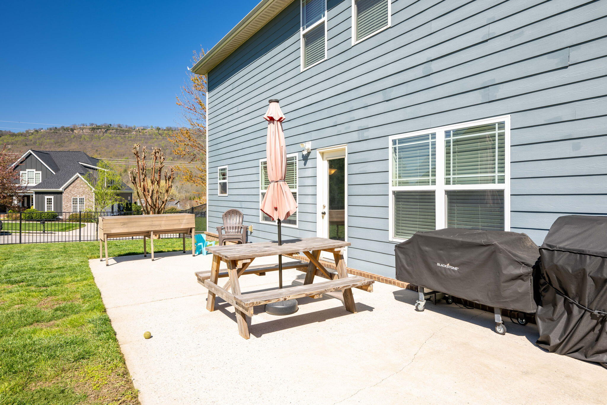 1012 Lynnstone Dr