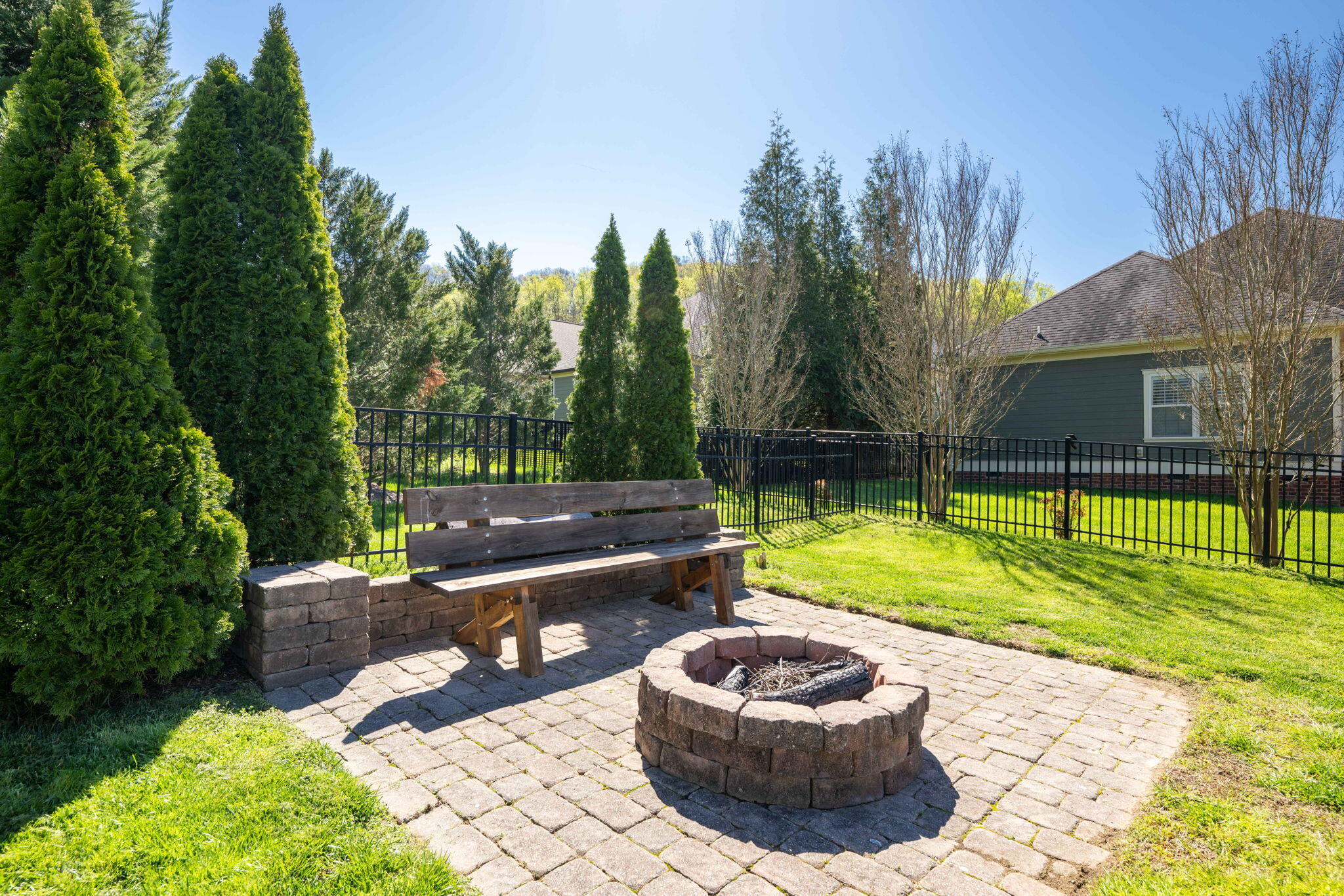 1012 Lynnstone Dr