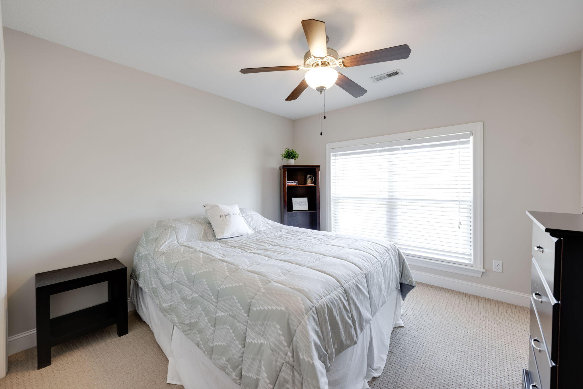 1012 Lynnstone Dr