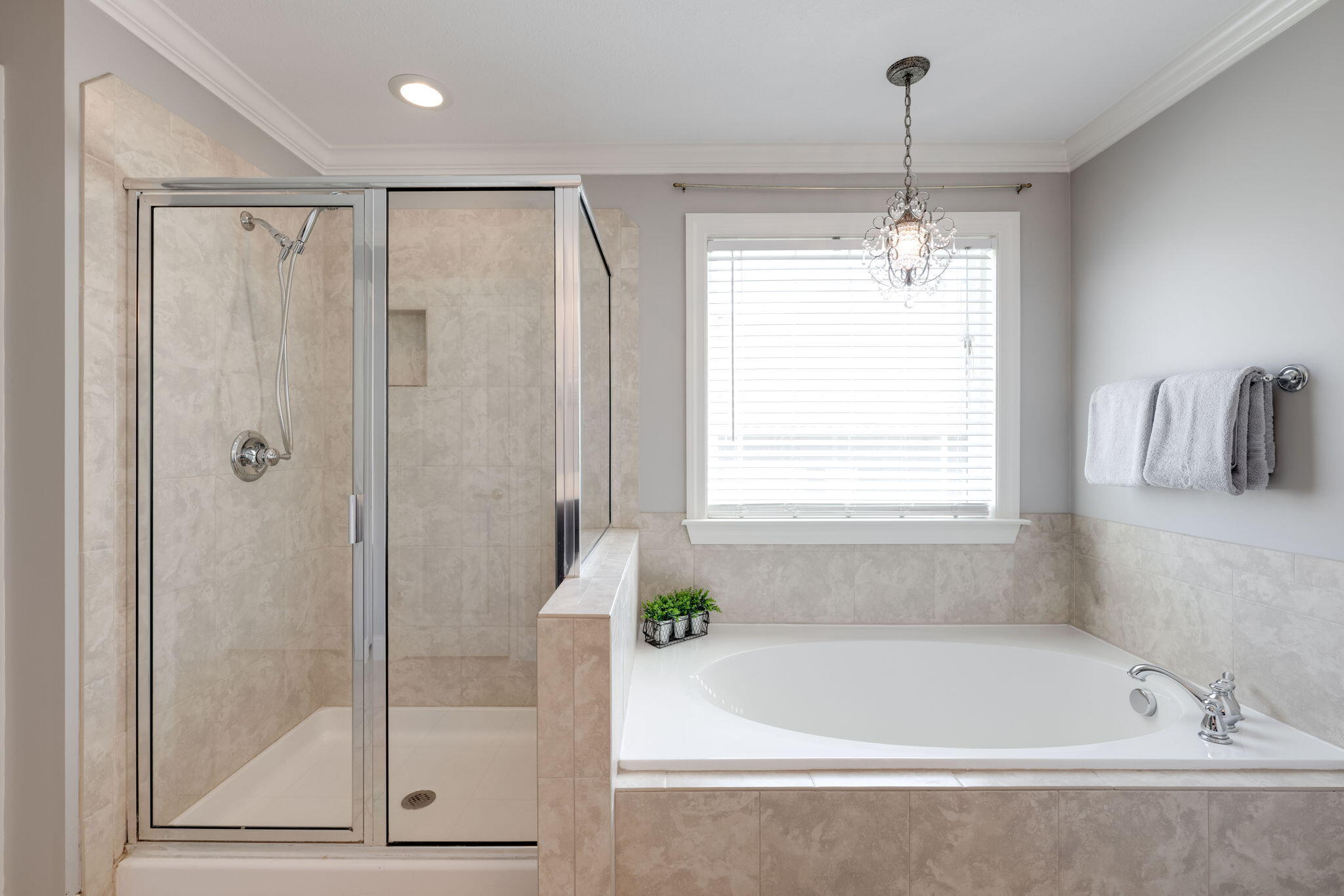 1012 Lynnstone Dr