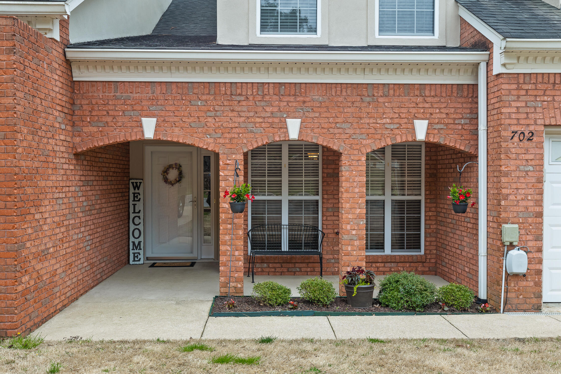 702 Outlook Ln