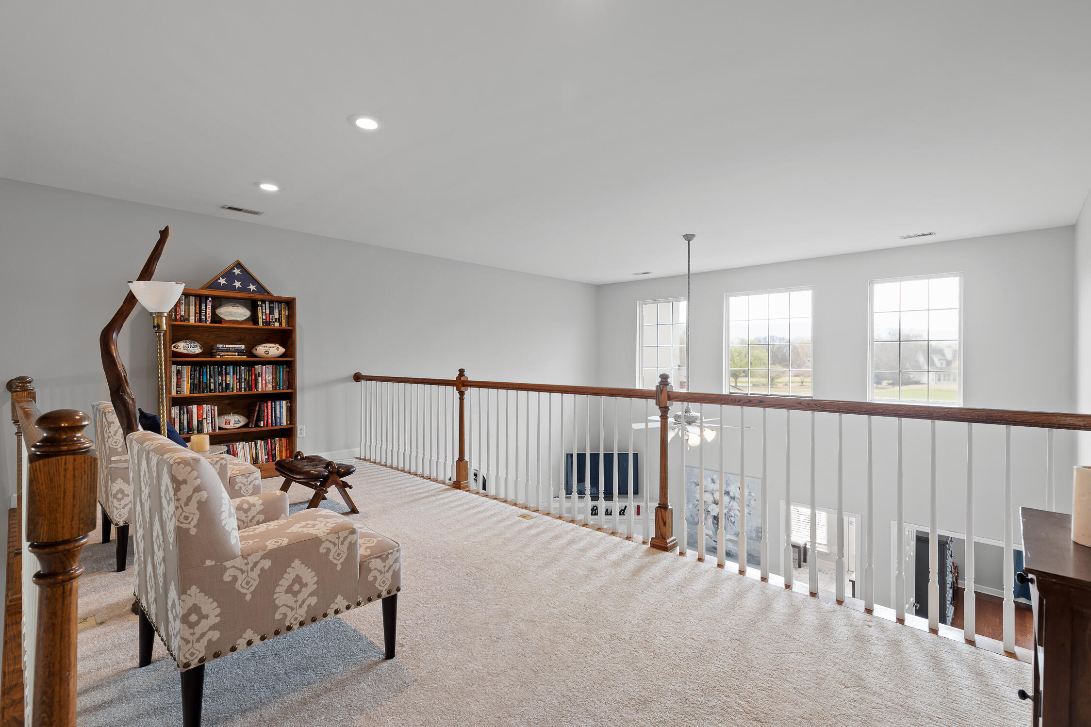 702 Outlook Ln