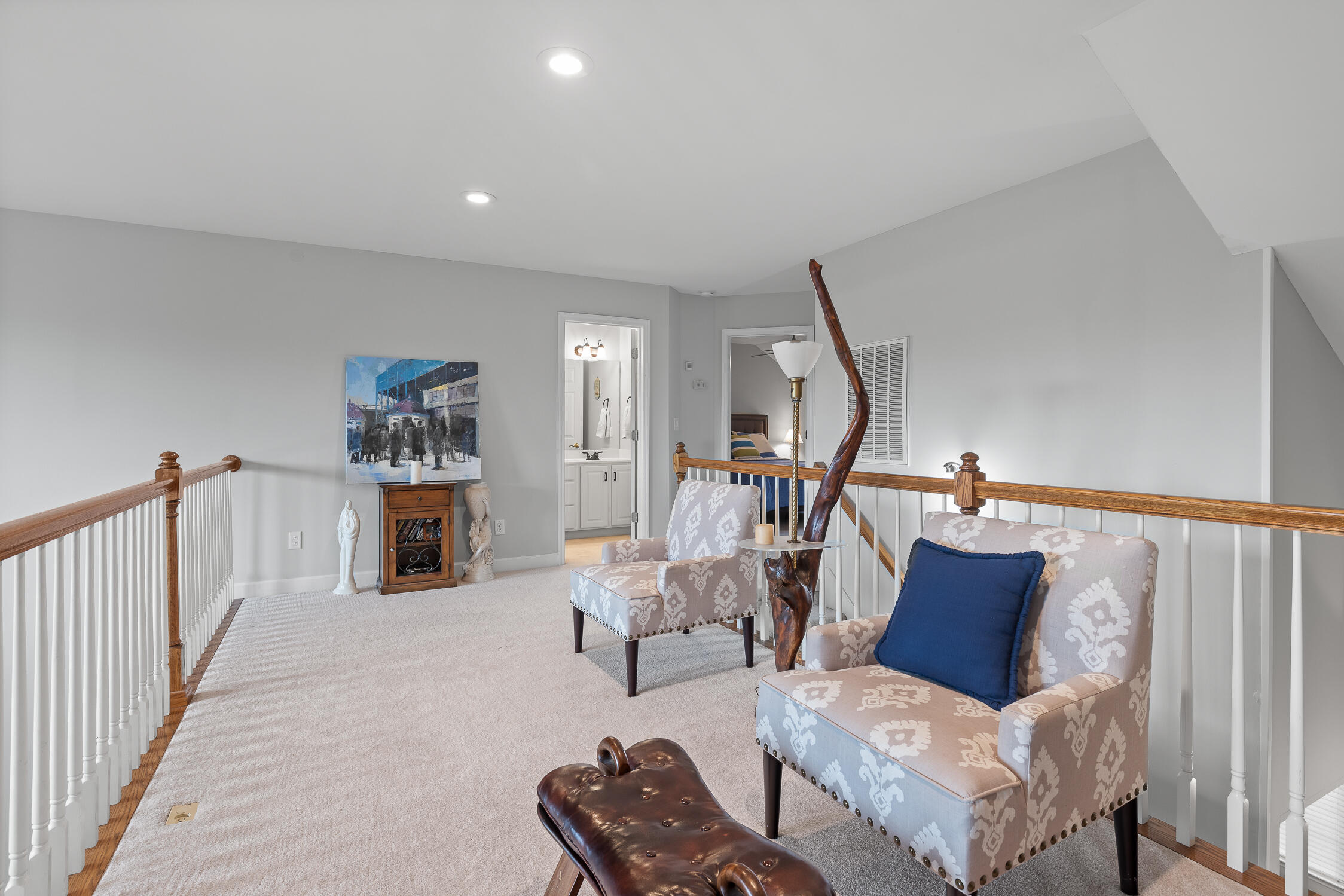 702 Outlook Ln