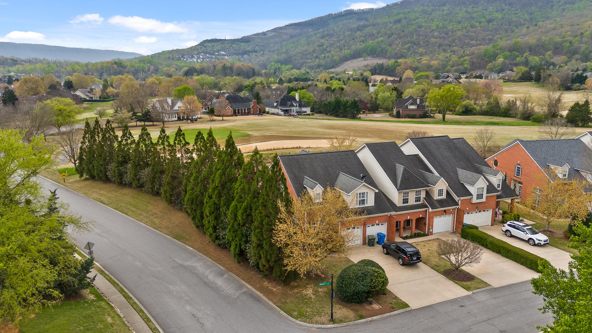 702 Outlook Ln