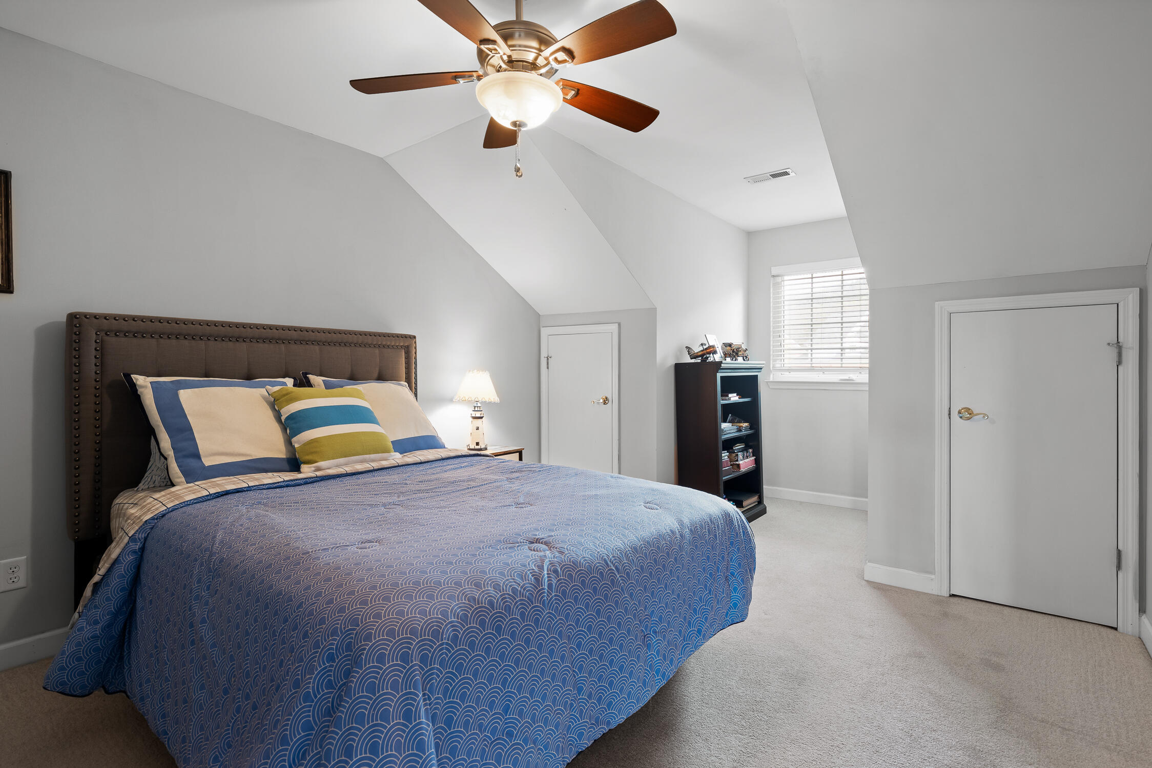 702 Outlook Ln