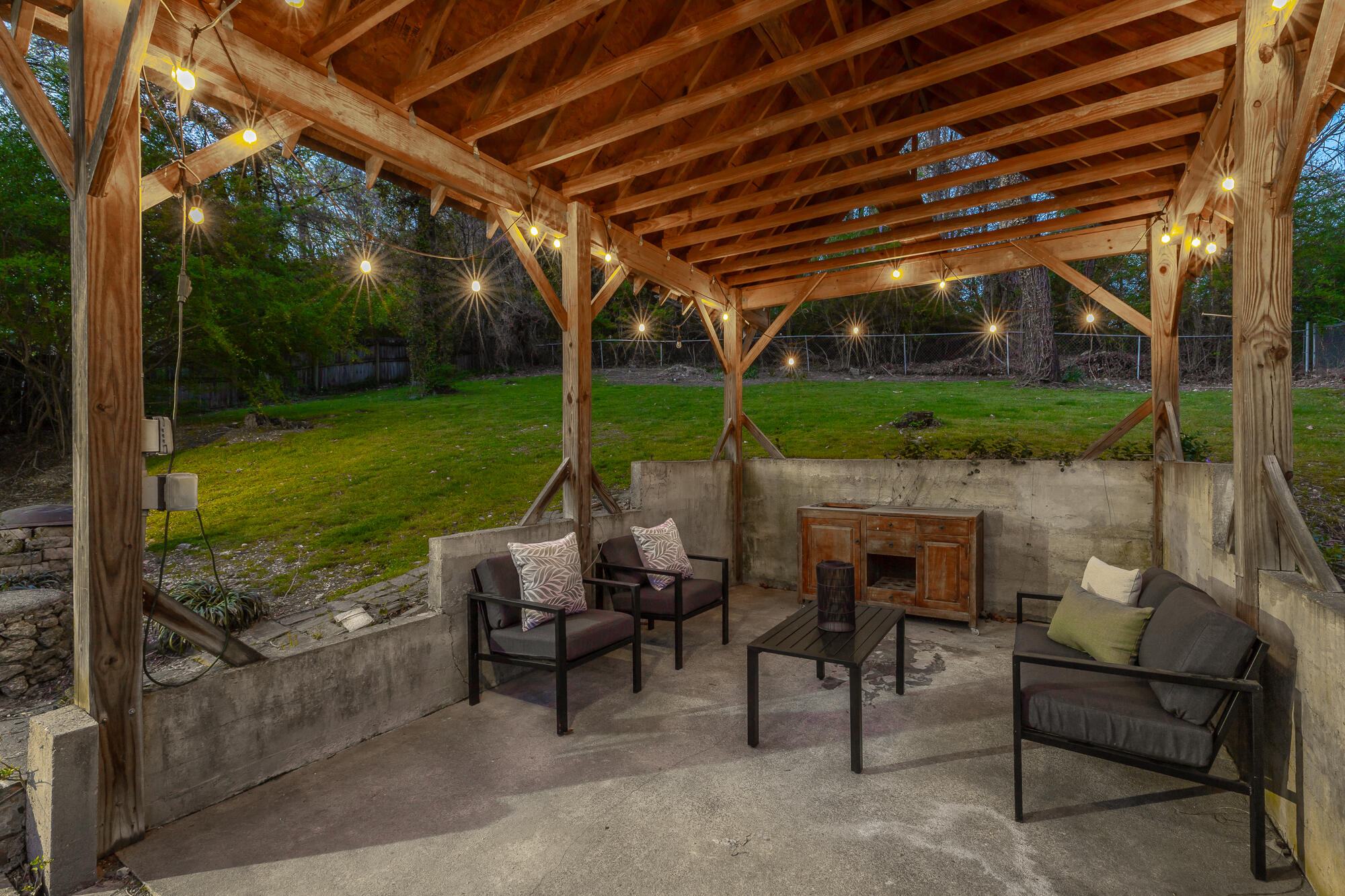 1139 Dartmouth St