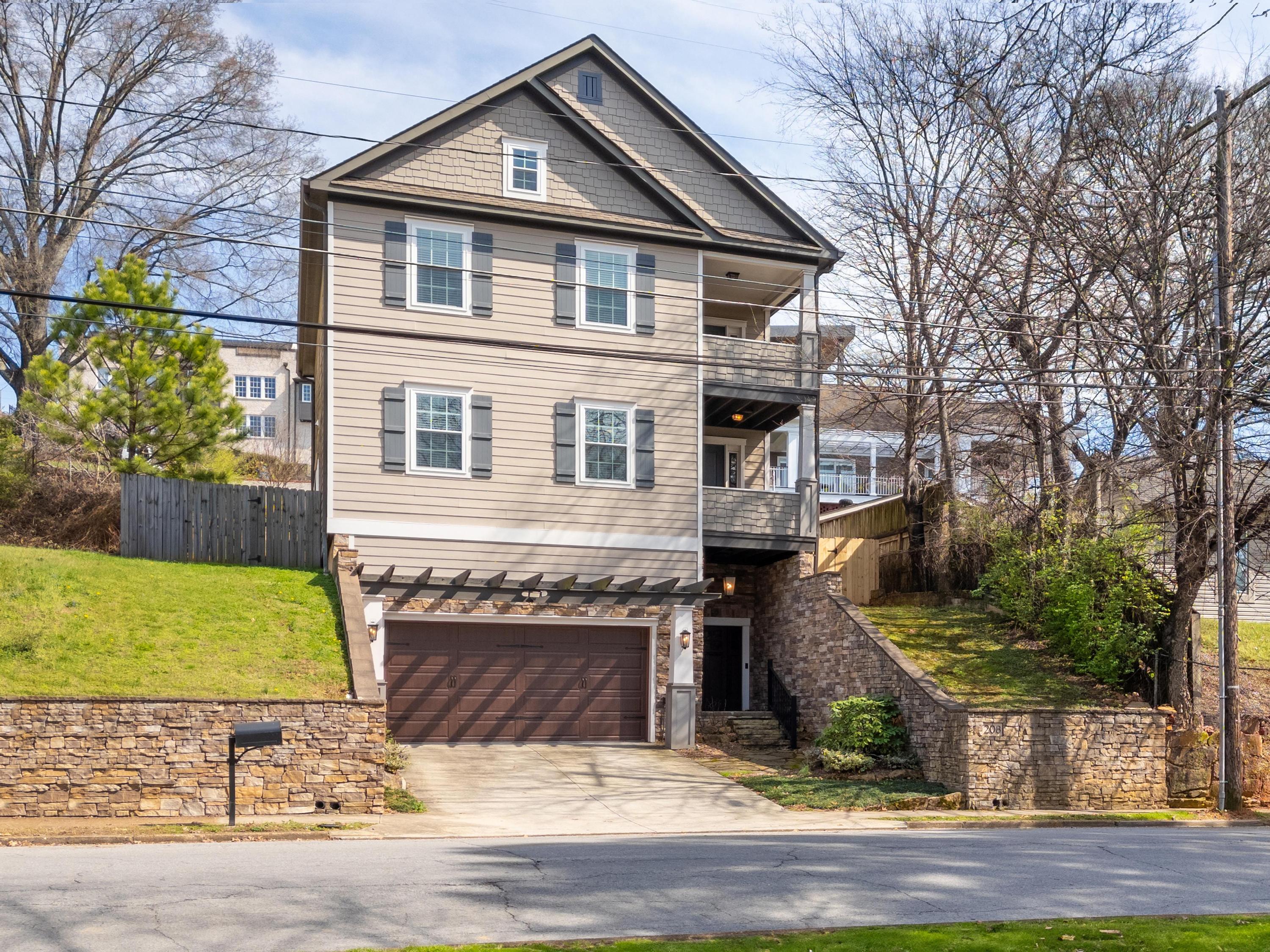 208 Woodland Avenue