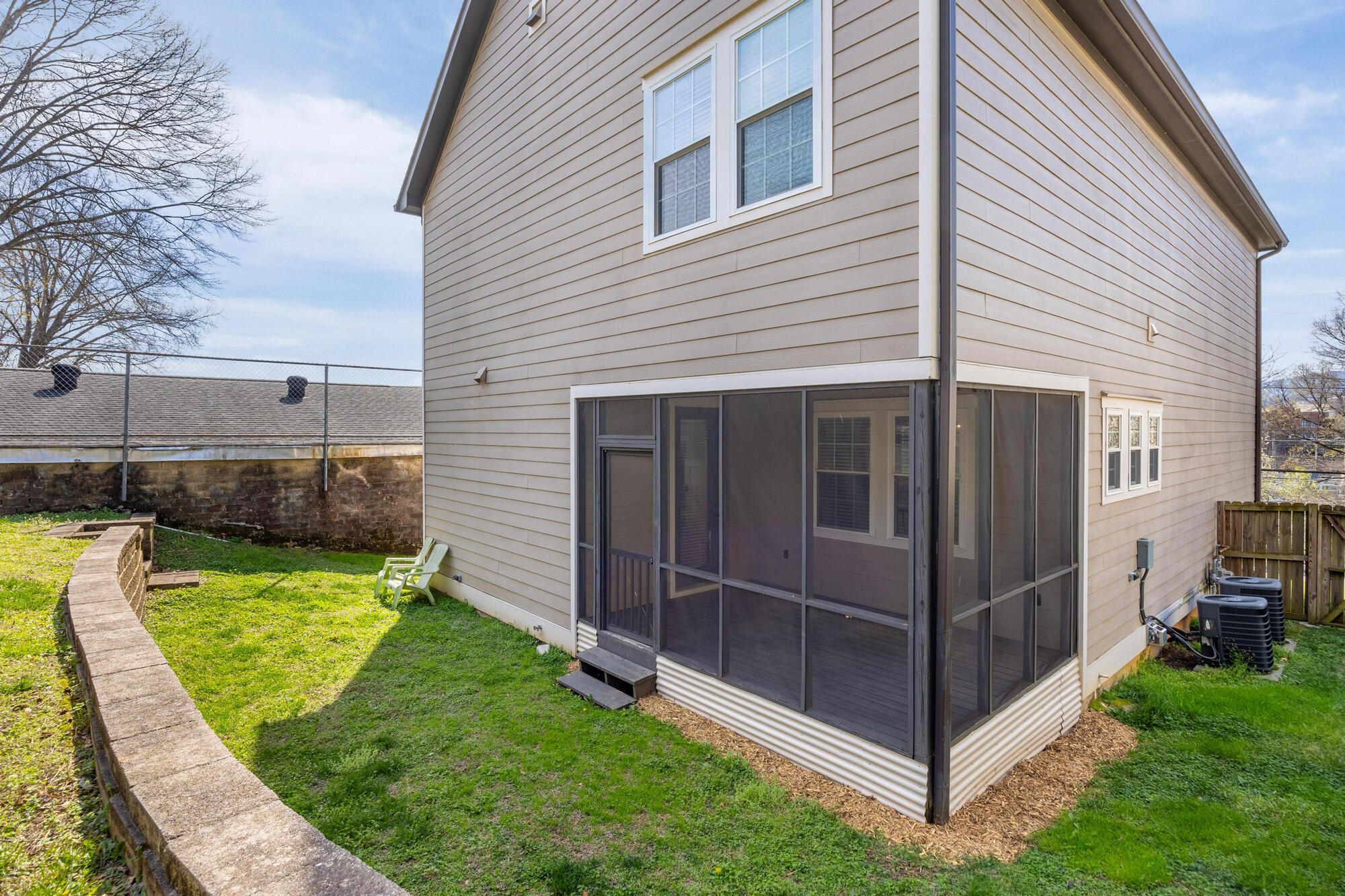 208 Woodland Avenue