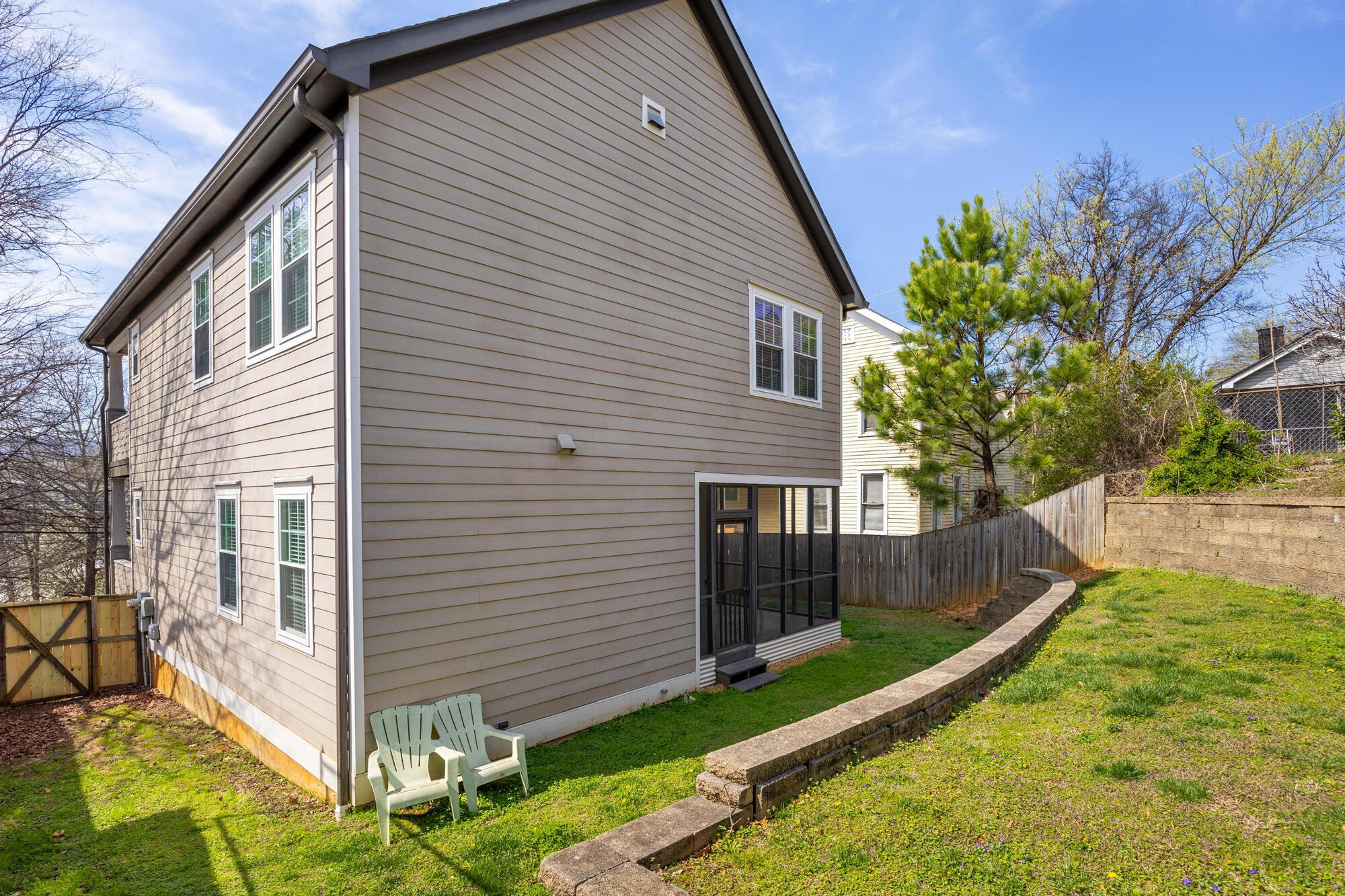 208 Woodland Avenue