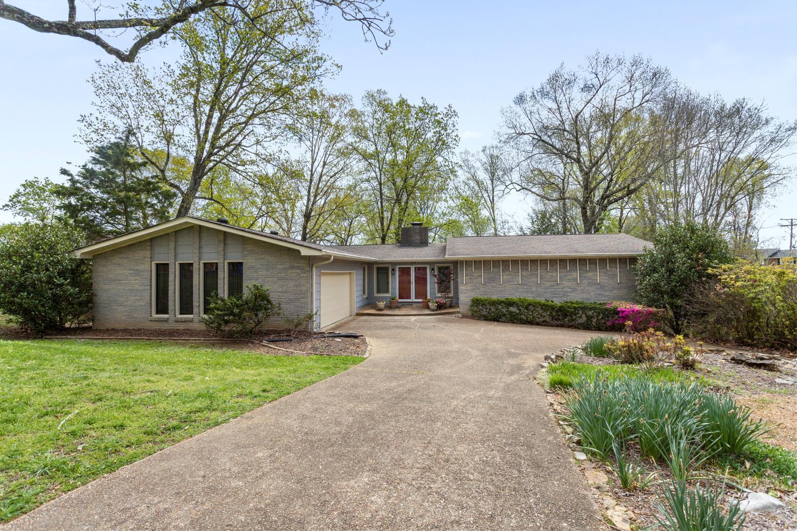 5700 Queen Mary Lane