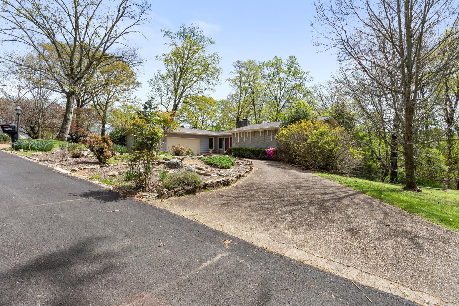 5700 Queen Mary Lane