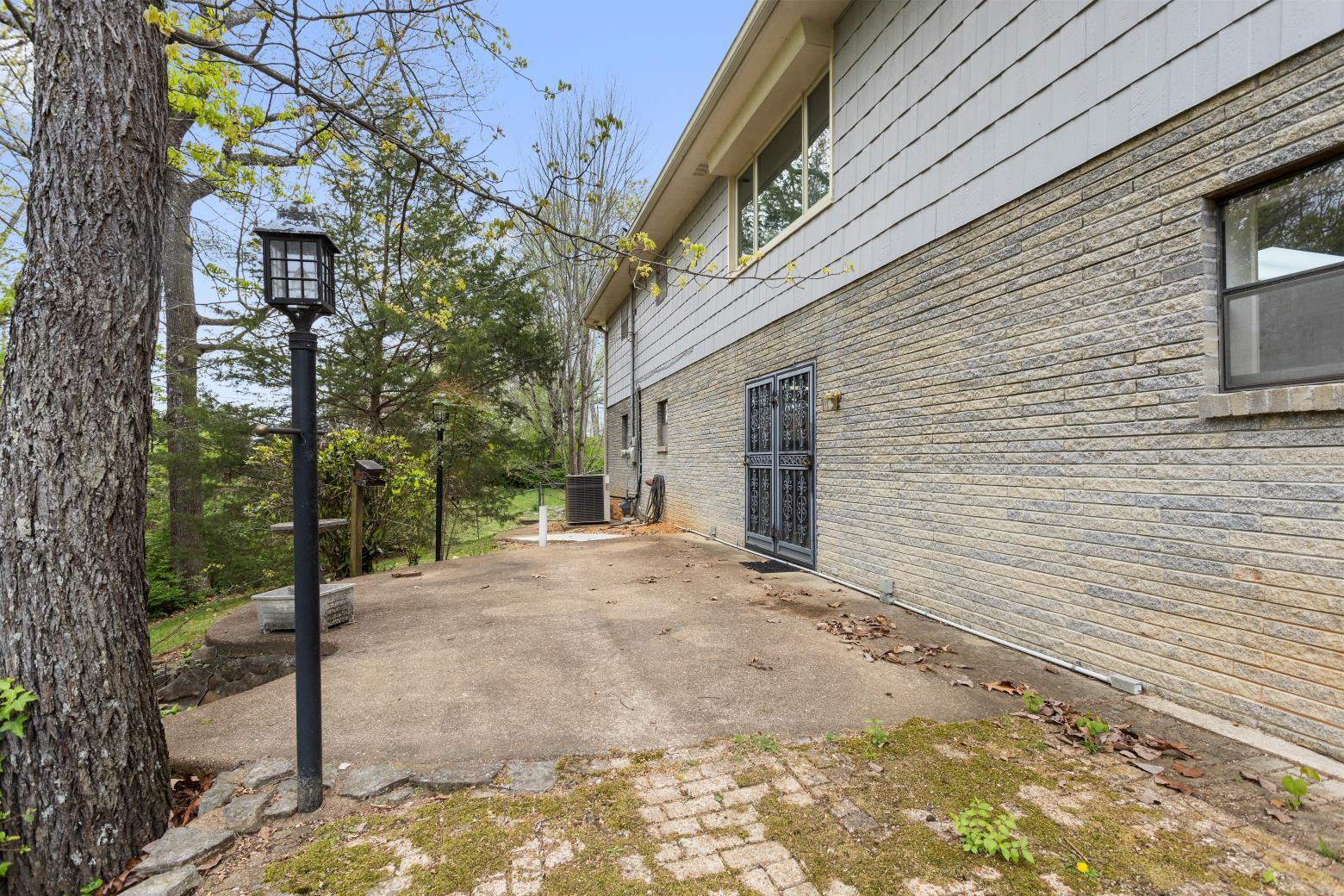 5700 Queen Mary Lane