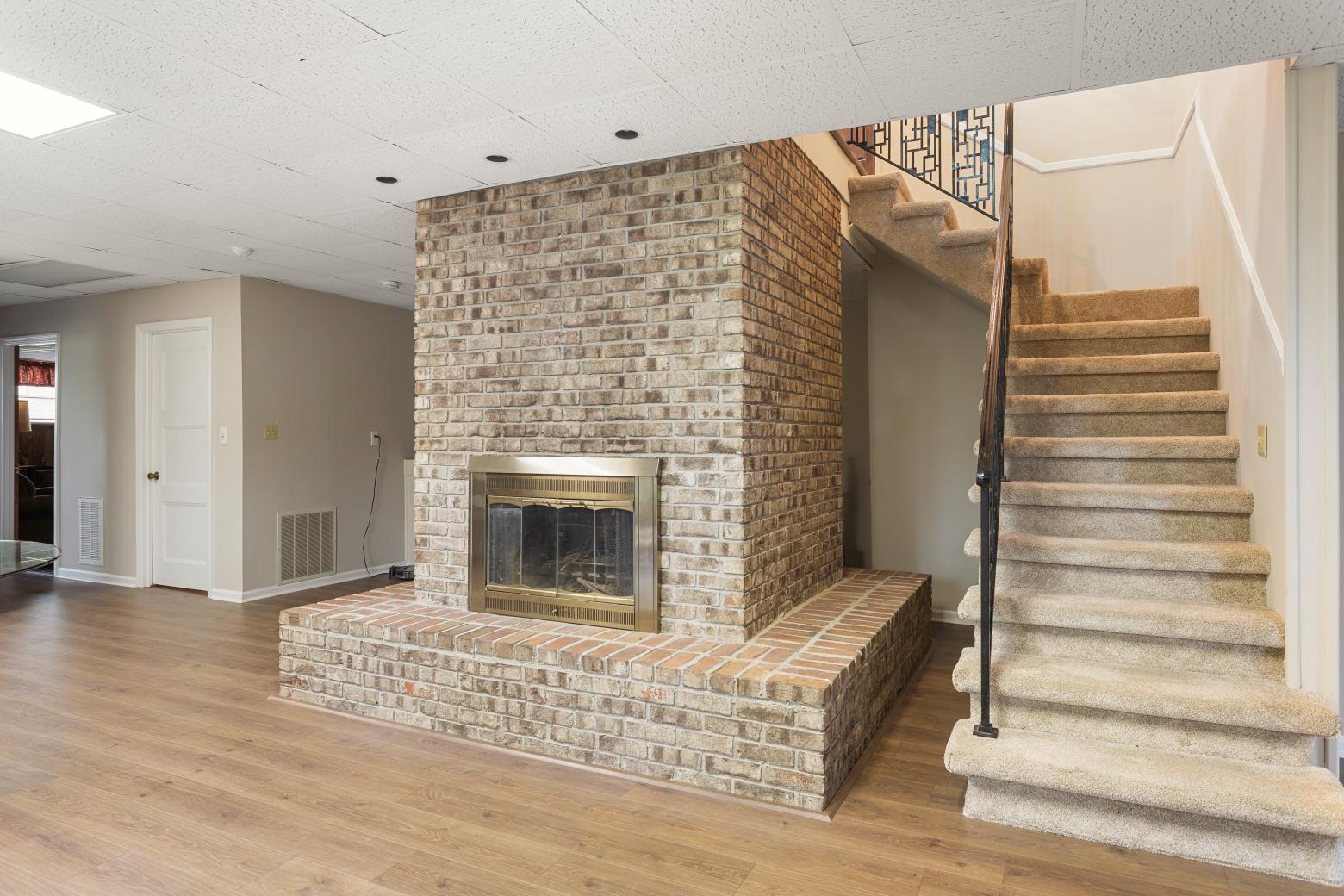 5700 Queen Mary Lane