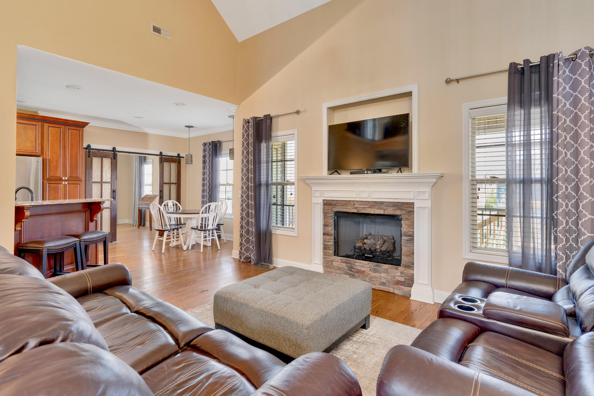 9542 Hastings Way