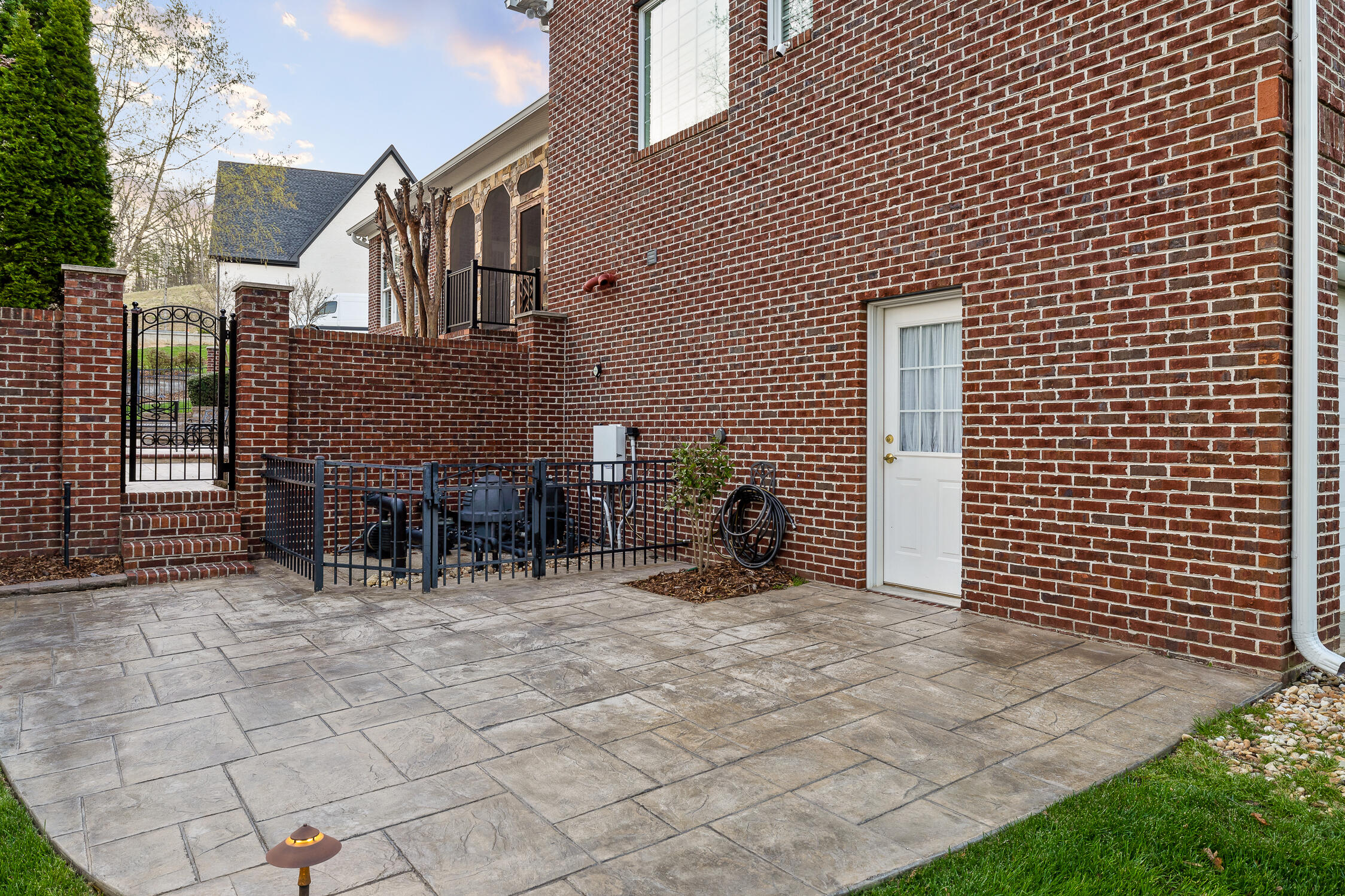421 Saratoga Place