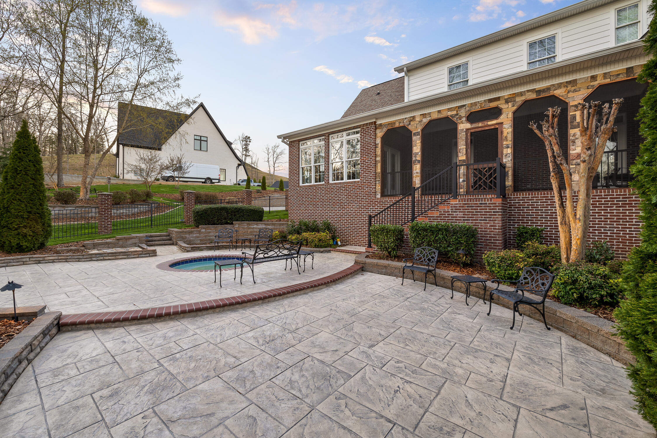 421 Saratoga Place