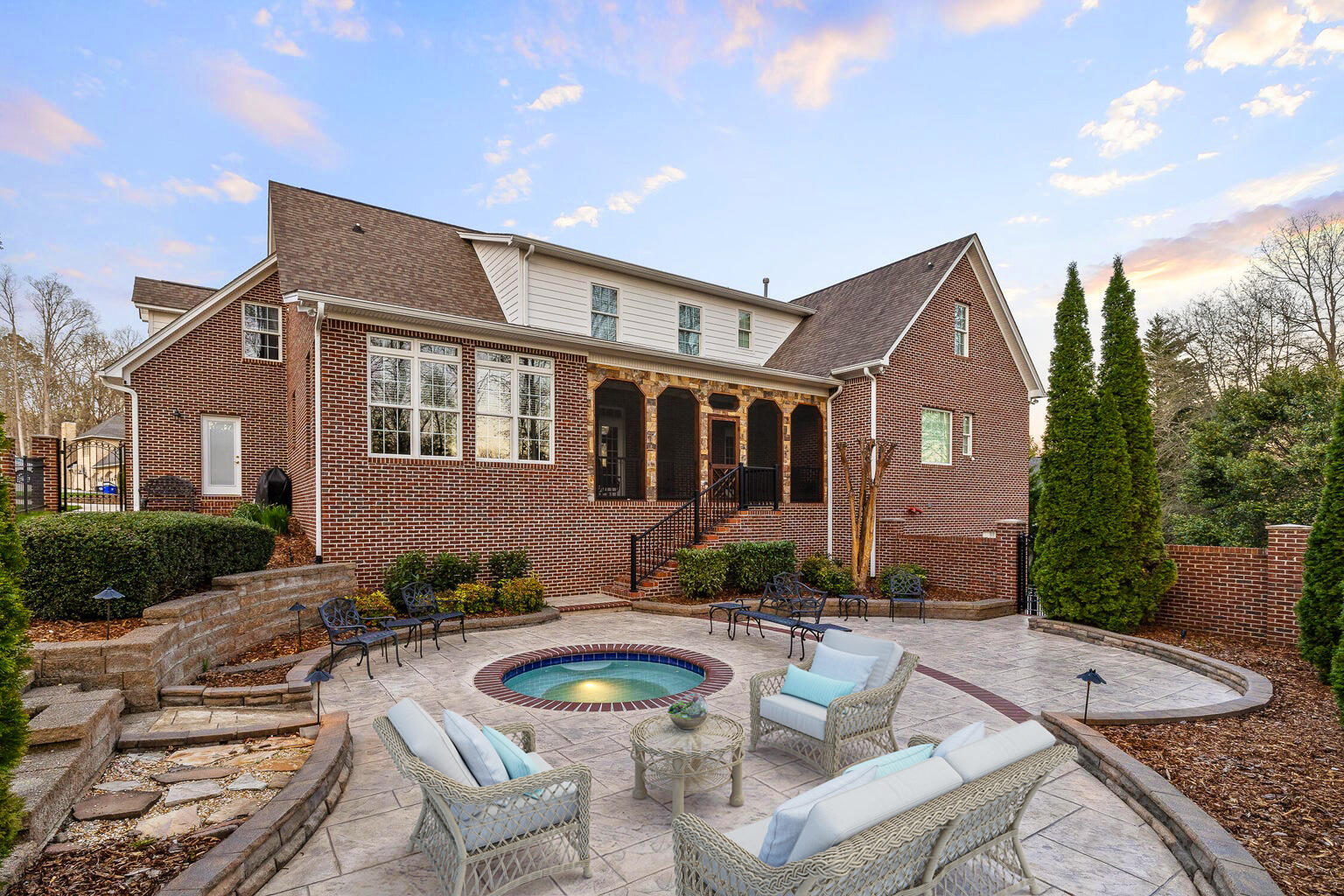 421 Saratoga Place