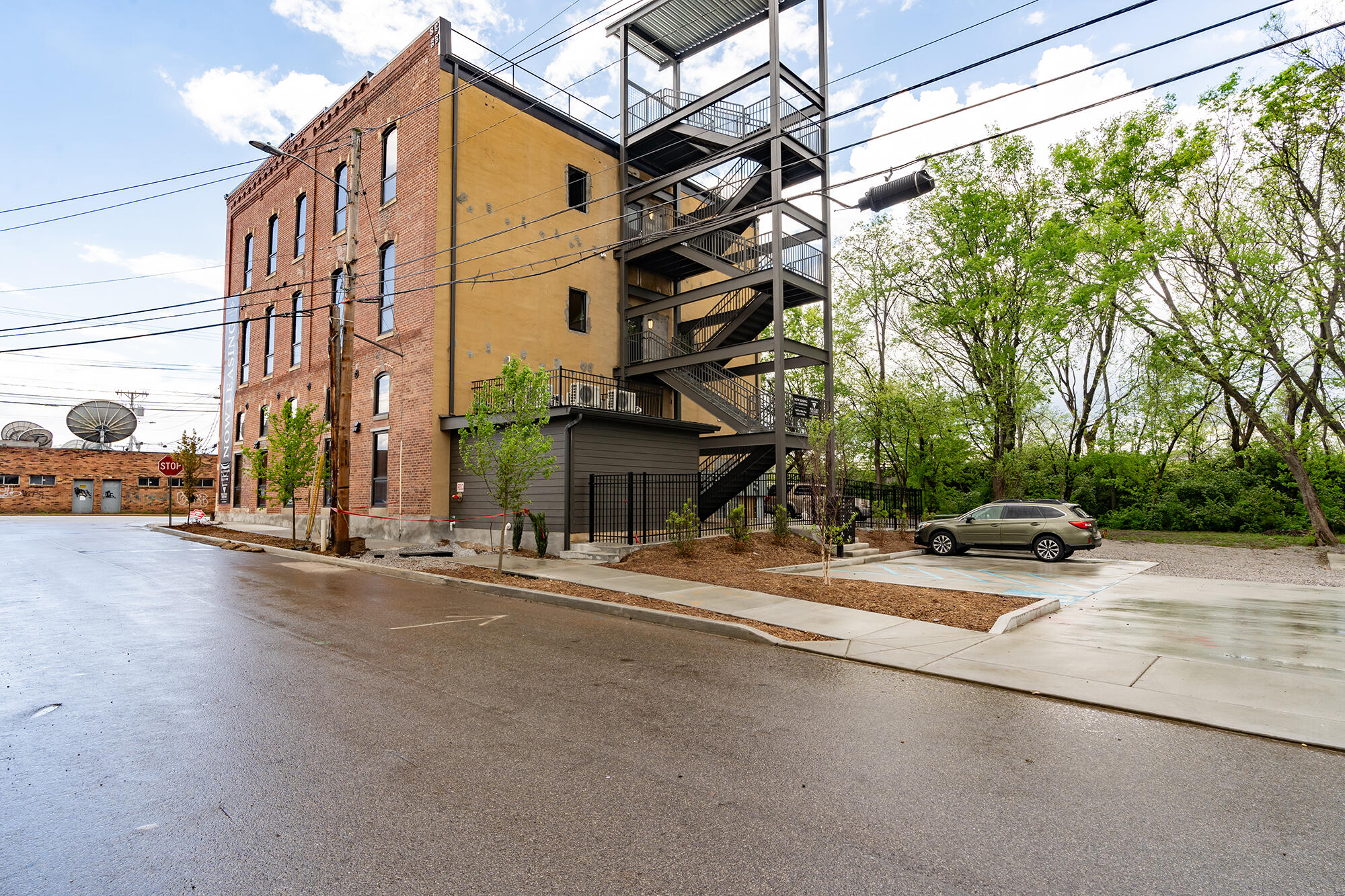 745 E Main Street, 115