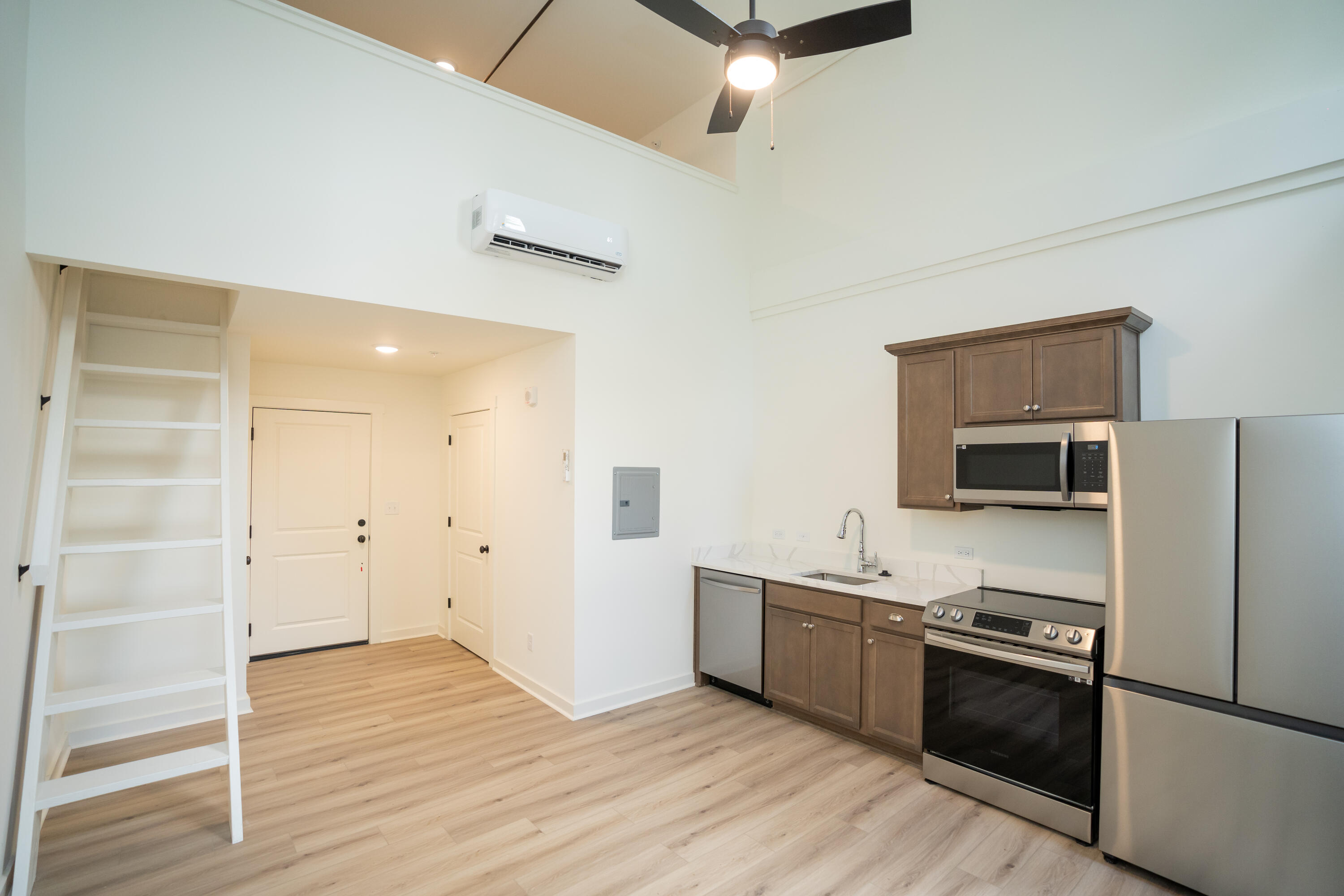 745 E Main Street, 115