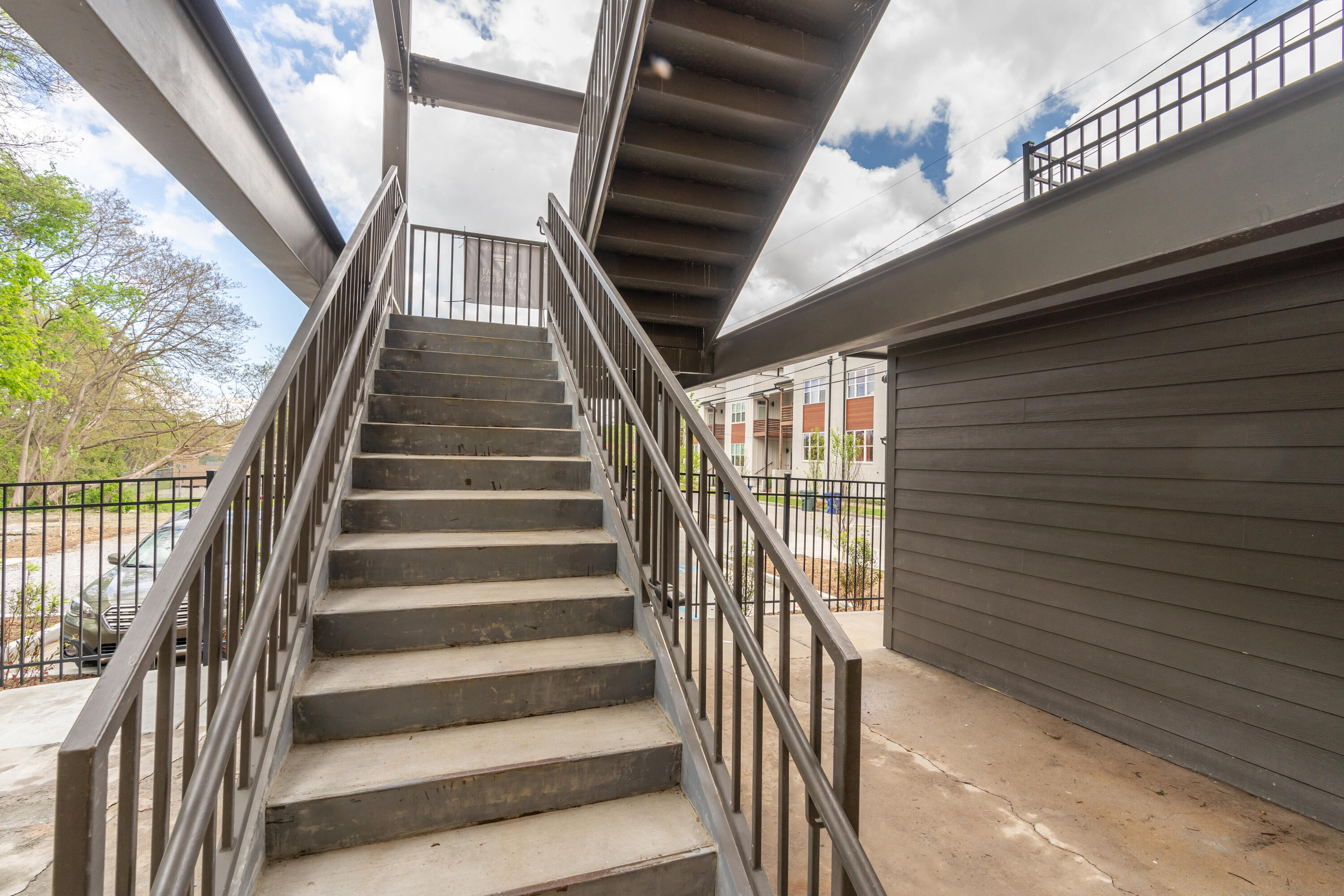 745 E Main Street, 115