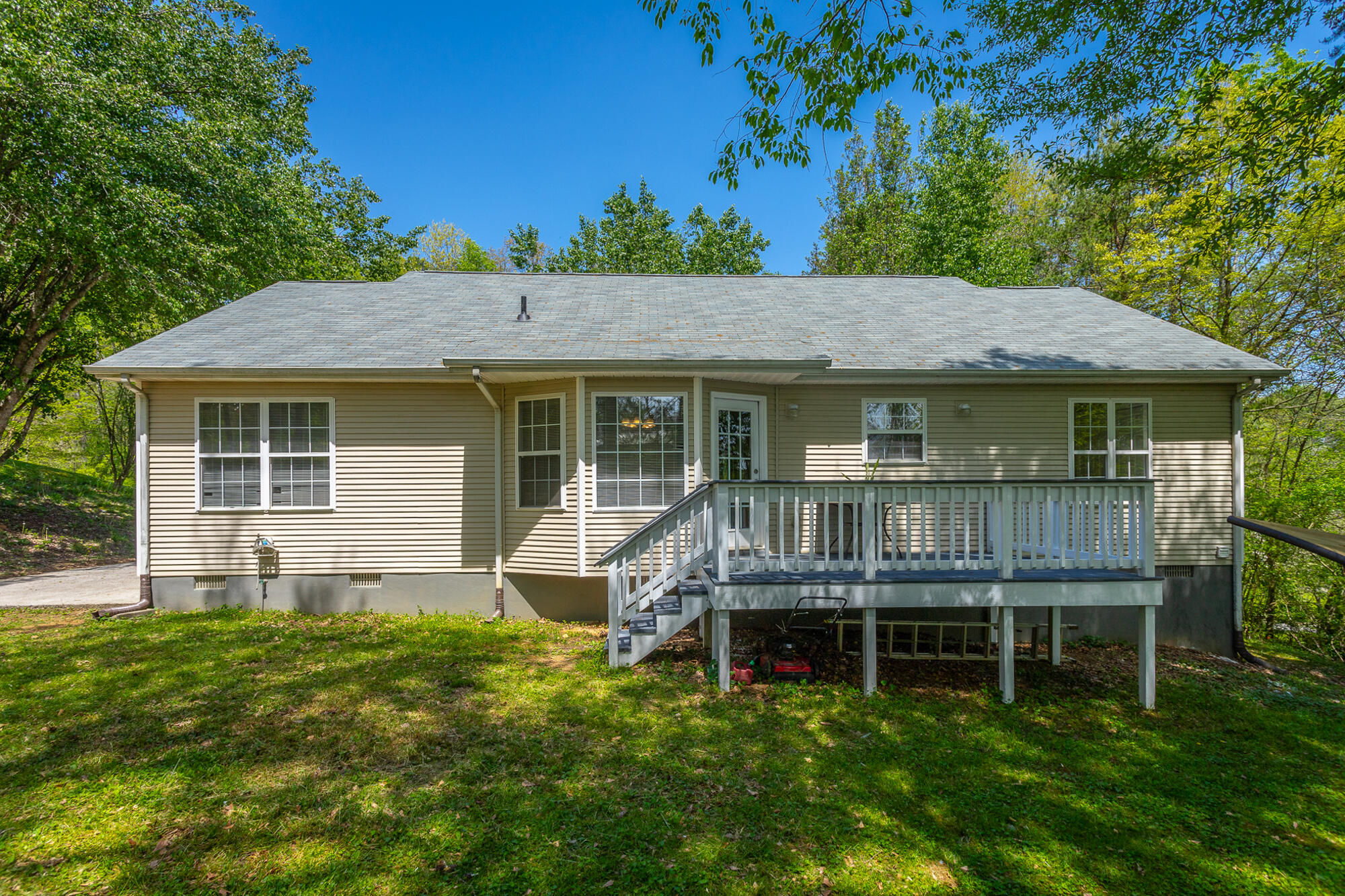 601 Gregory Lane, LaFayette
