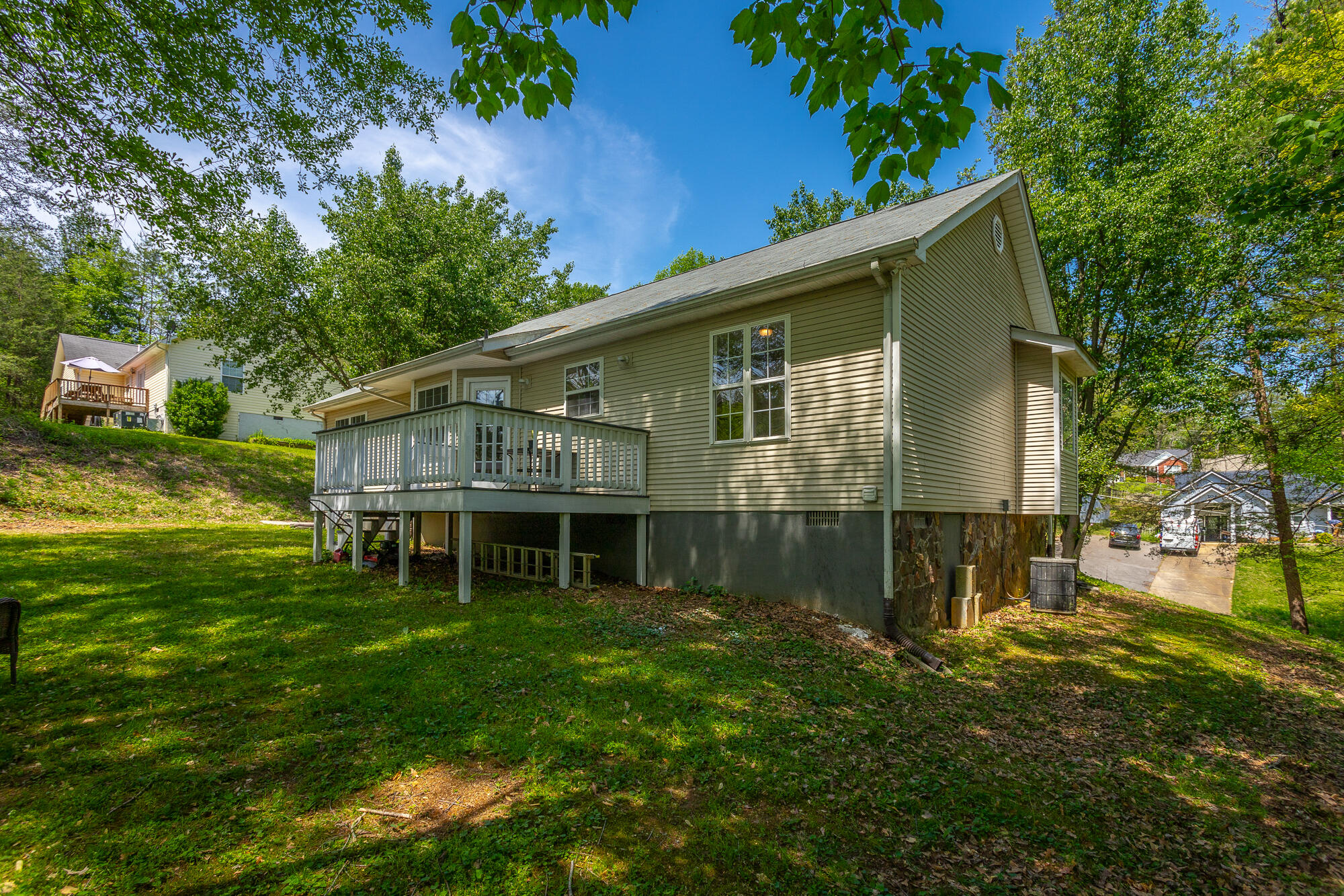 601 Gregory Lane, LaFayette