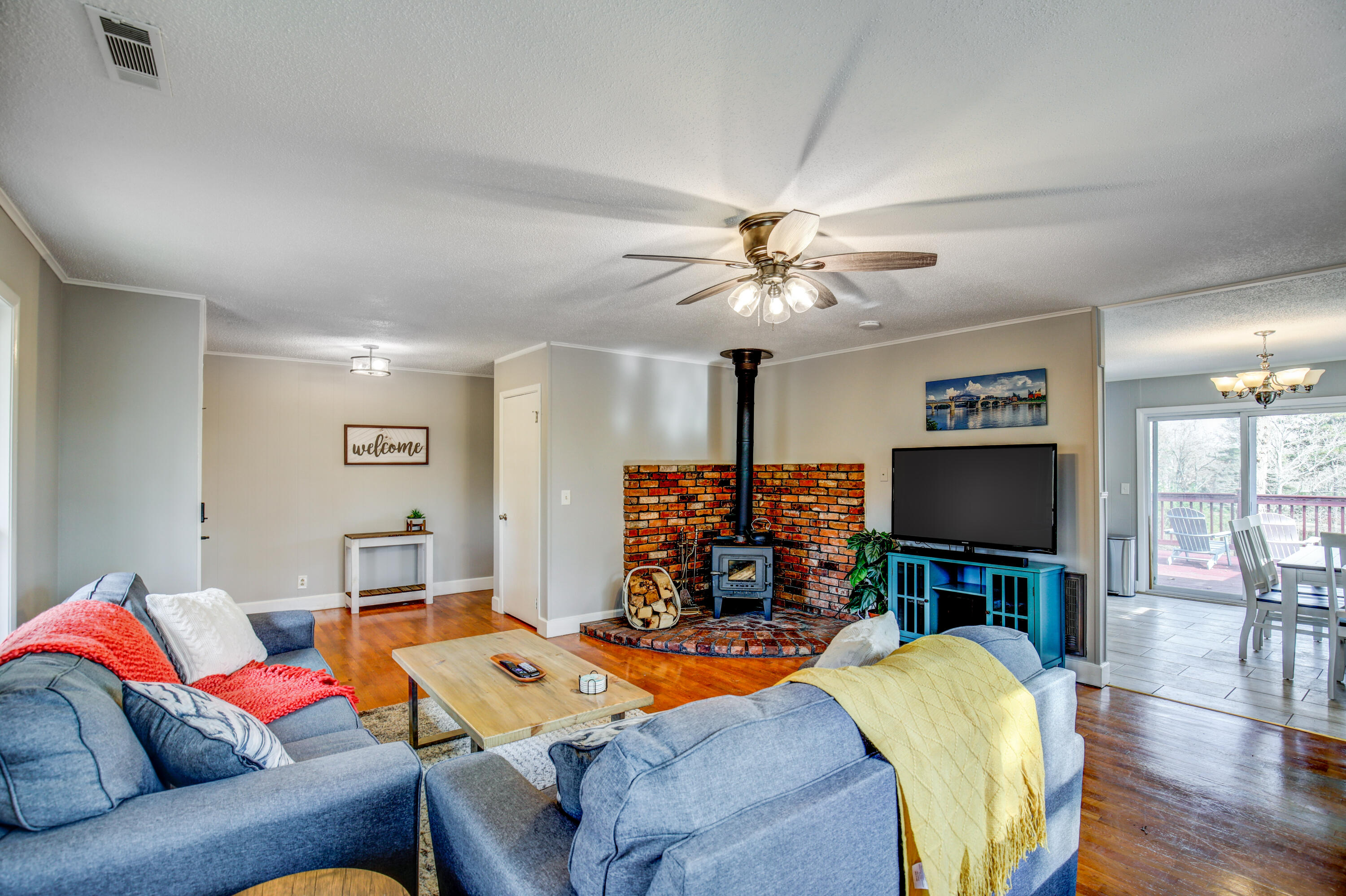 226 Hickory Ln