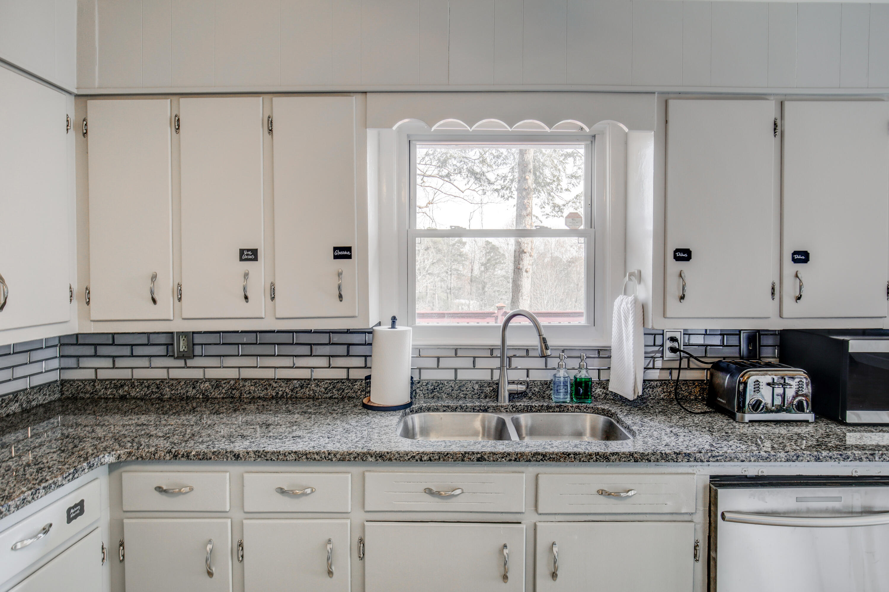 226 Hickory Ln