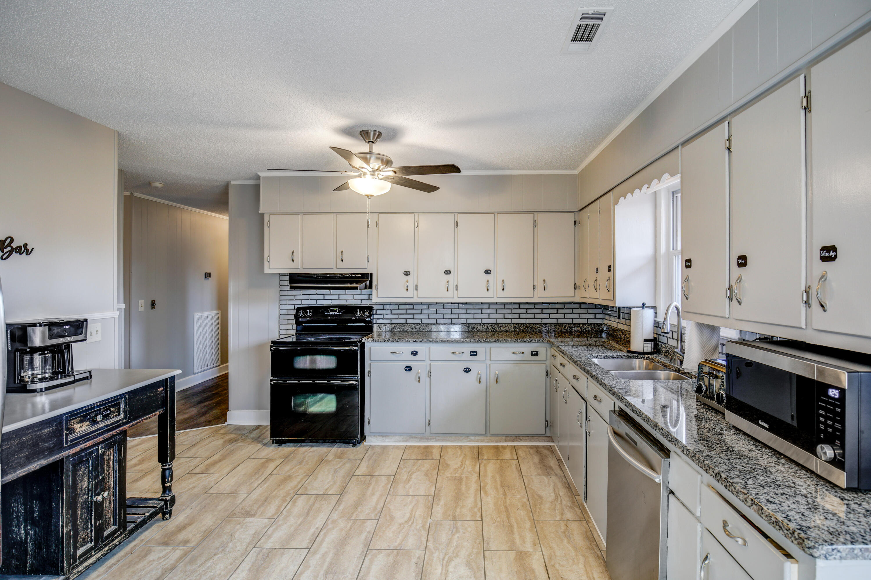 226 Hickory Ln