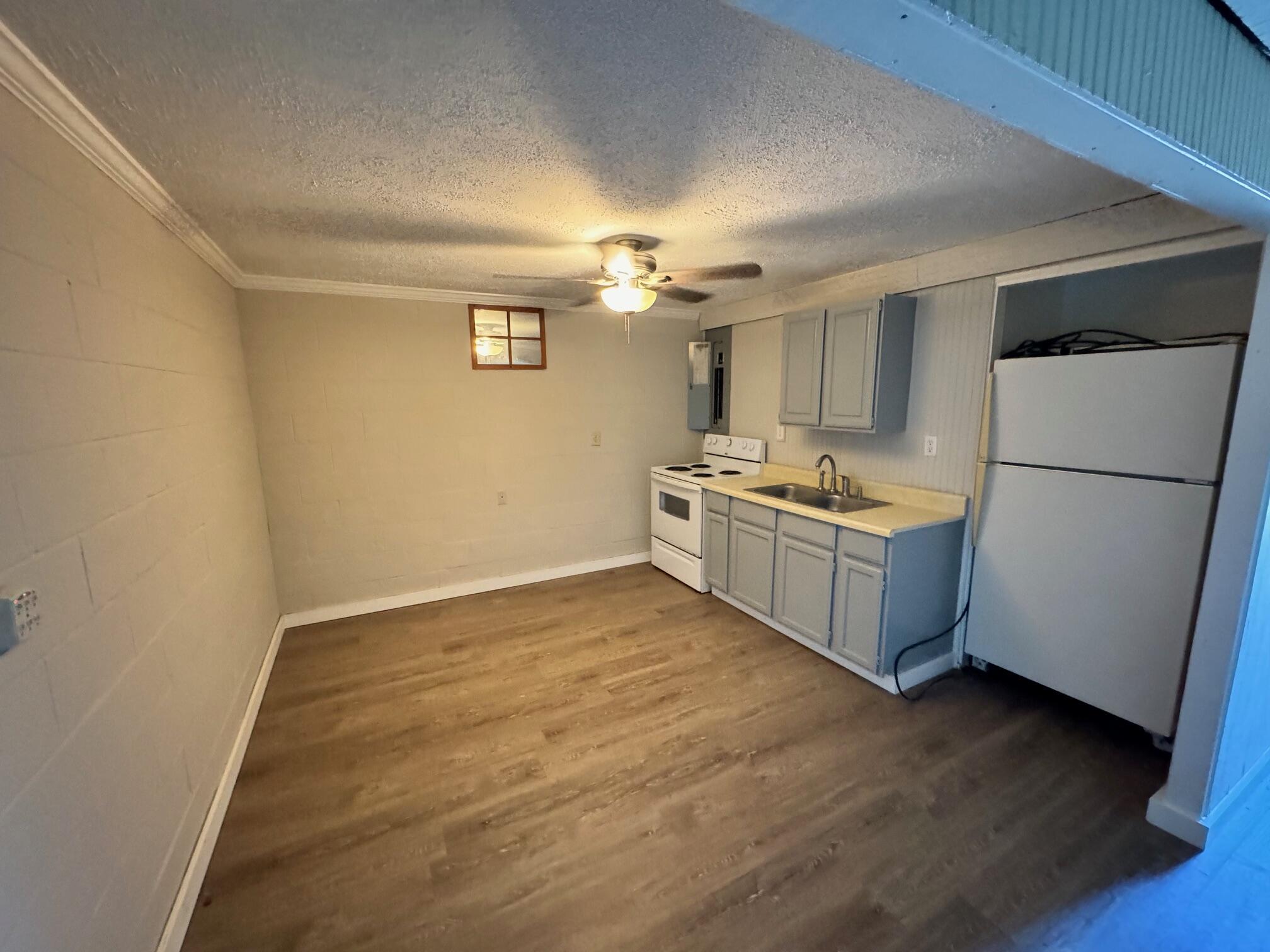 226 Hickory Ln