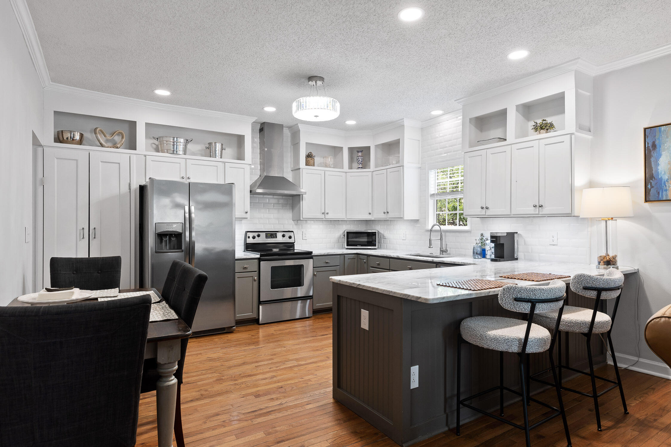 1510 W 54th St