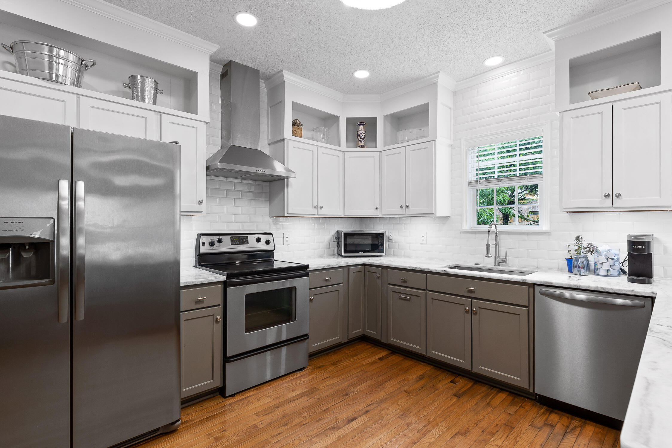 1510 W 54th St