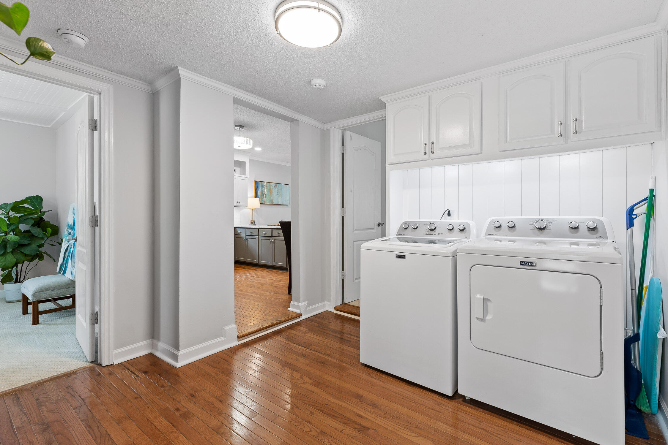 1510 W 54th St