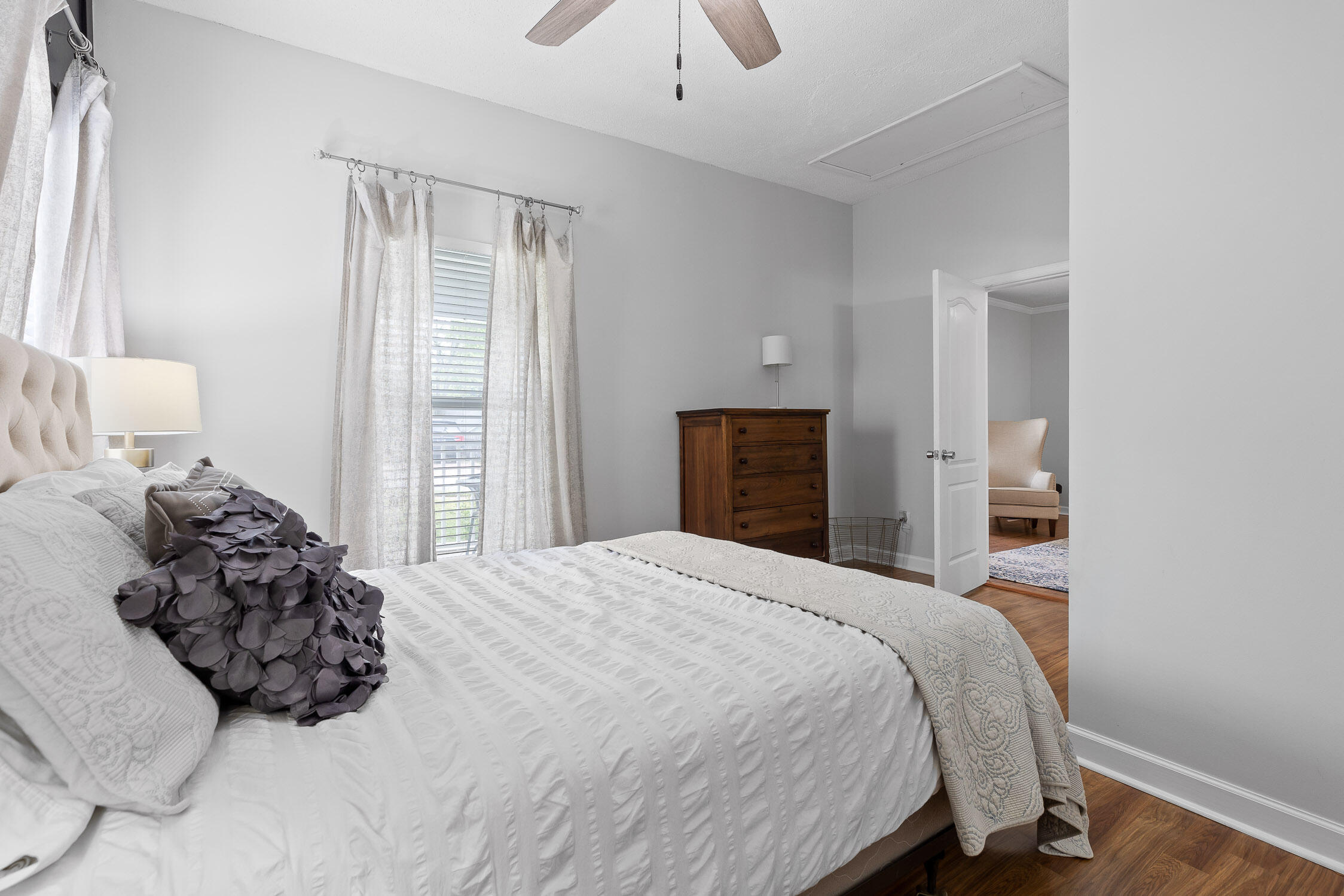 1510 W 54th St