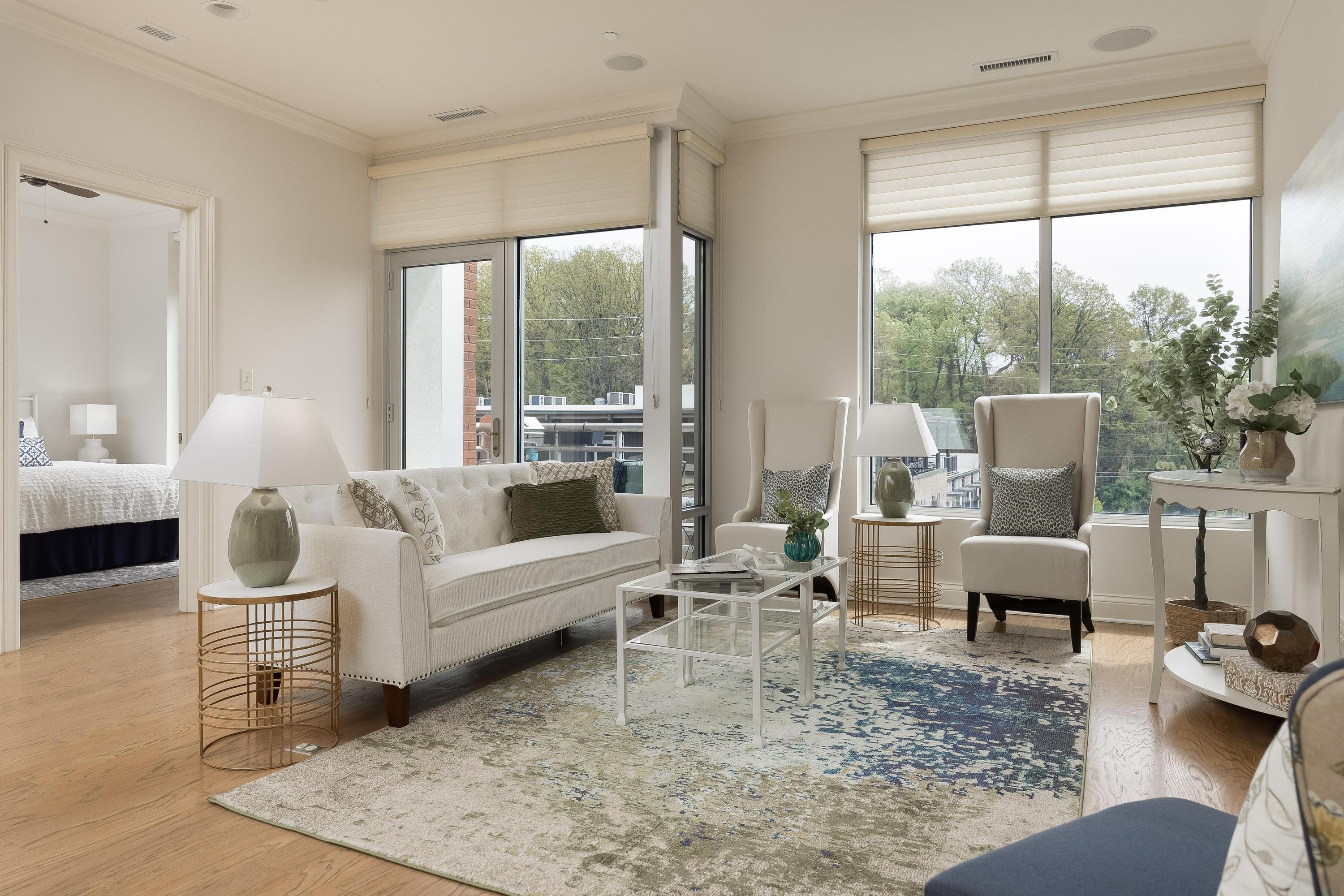 345 Frazier Avenue, 307